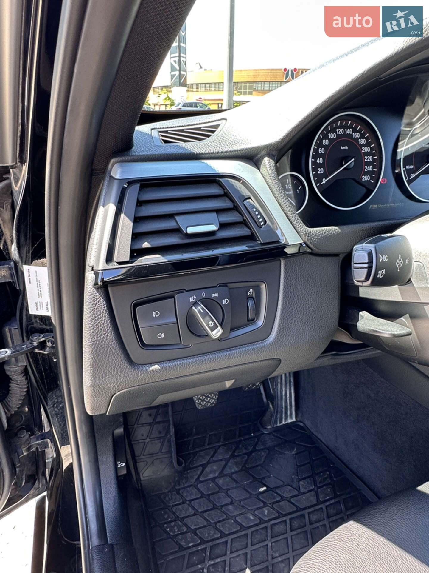 BMW 3 Series 2014 VIN WBA3K31010F750587 фото оголошення 31 з 33