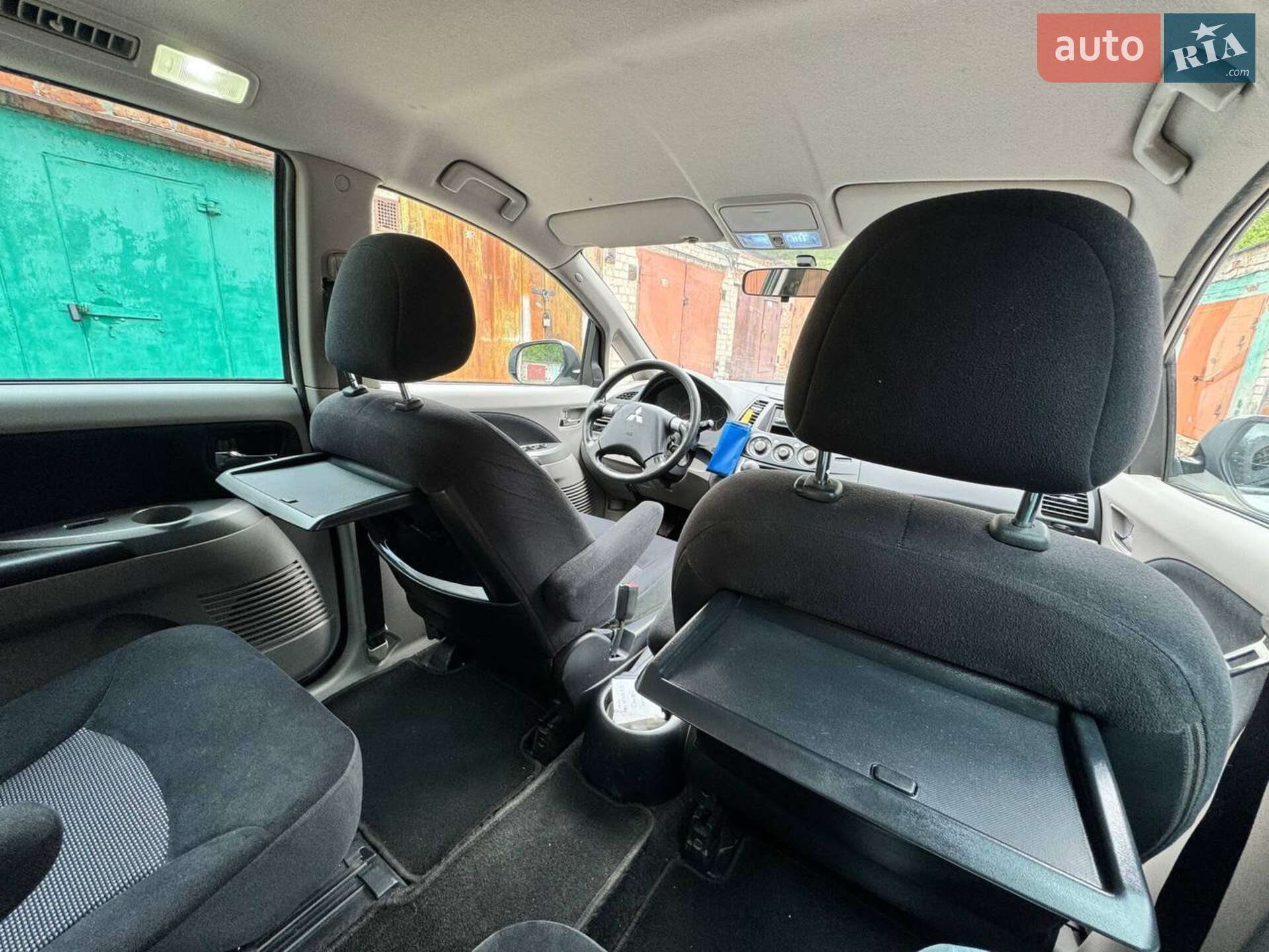 Mitsubishi Grandis 2010 VIN JMBLJNA8WAZ400499 фото оголошення 2 з 11