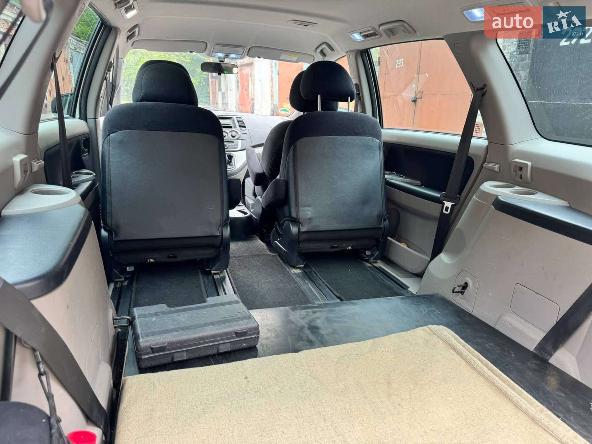 Mitsubishi Grandis 2010 VIN JMBLJNA8WAZ400499 фото оголошення 4 з 11