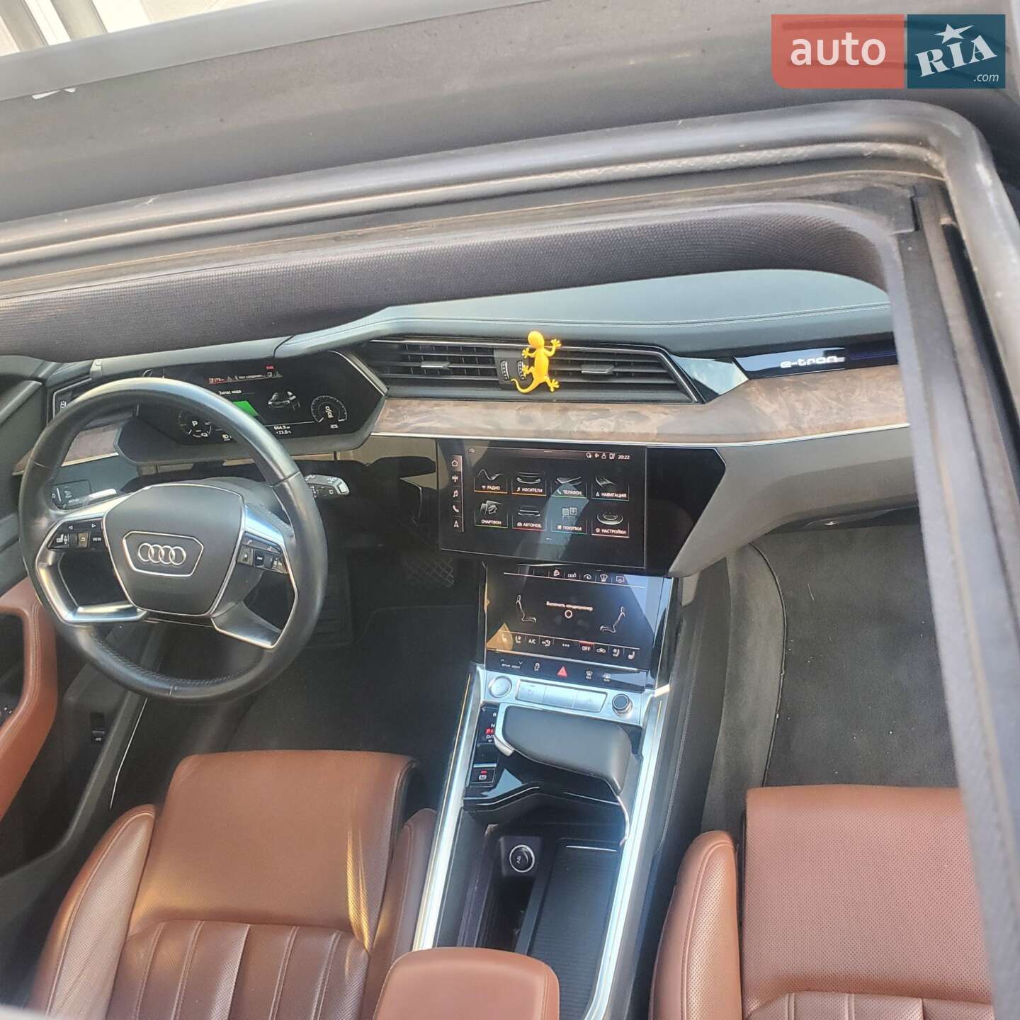 Audi e-tron 2019 VIN WA1VAAGE2KB025011 фото оголошення 69 з 150