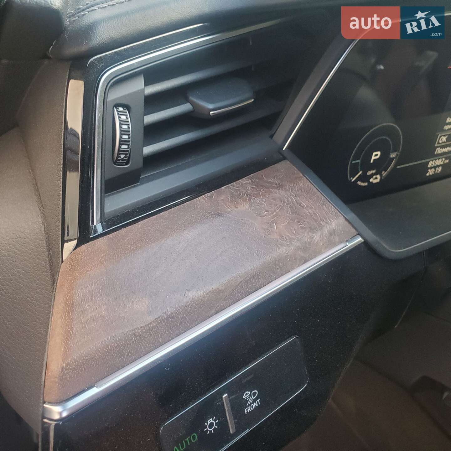Audi e-tron 2019 VIN WA1VAAGE2KB025011 фото оголошення 75 з 150