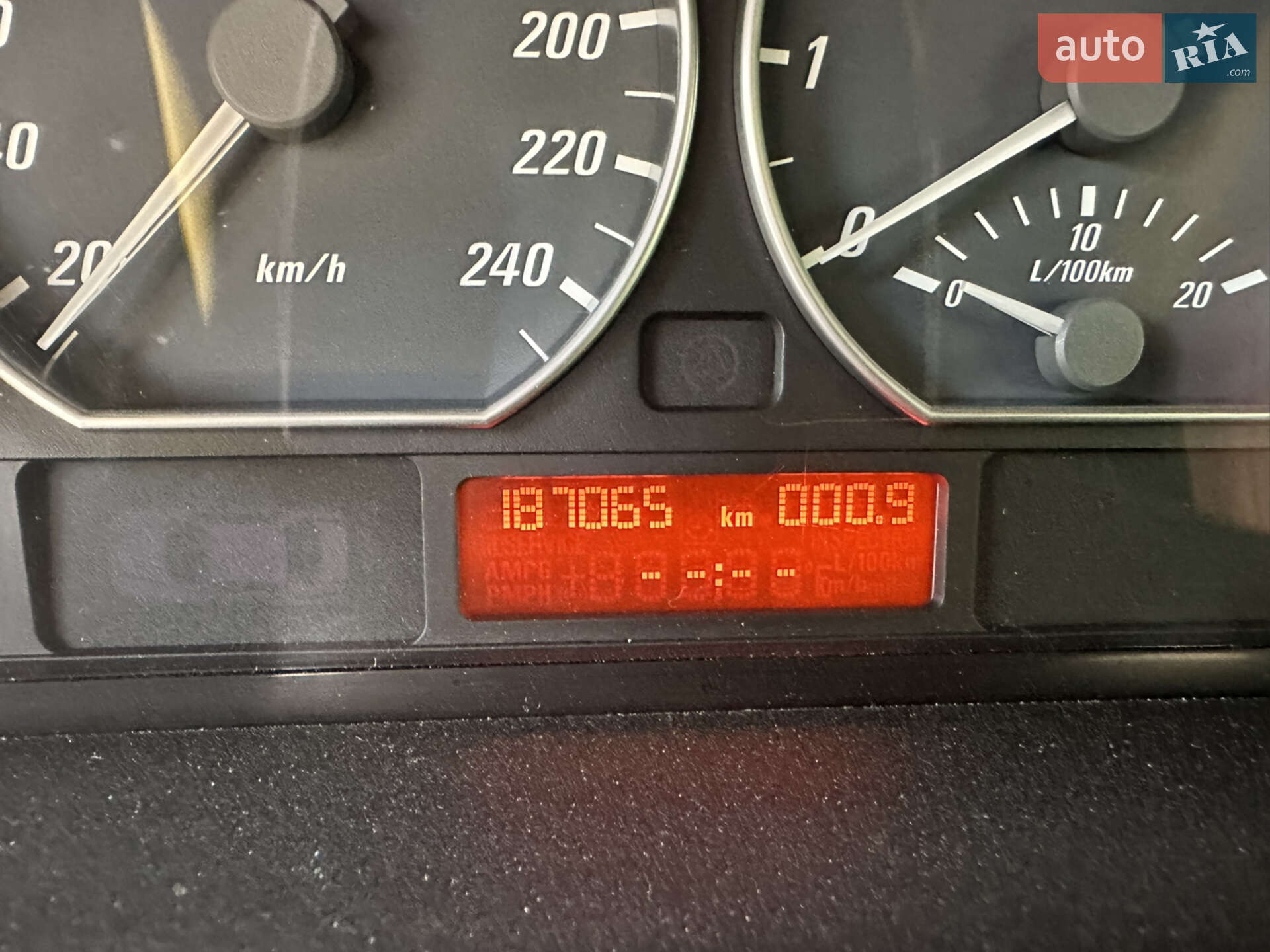 BMW 3 Series 2004 VIN WBABX91080PN76625 фото оголошення 40 з 44