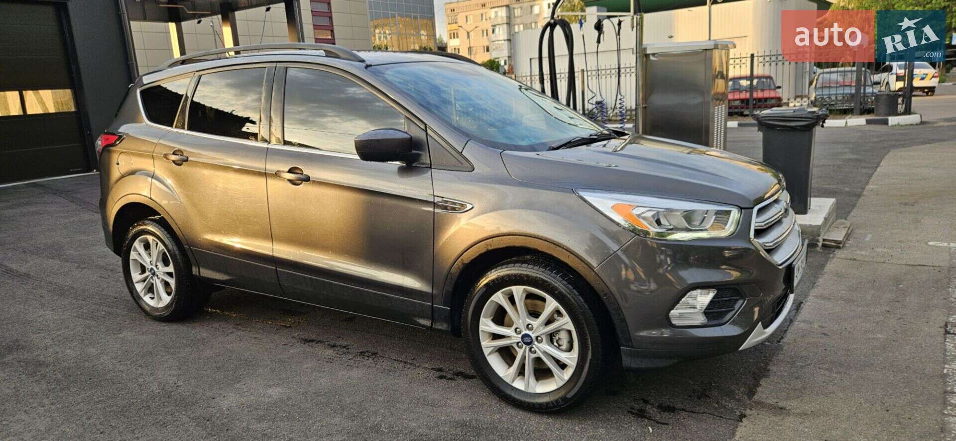 Ford Escape 2018 VIN 1FMCU9GD5JUD53077 фото оголошення 13 з 18