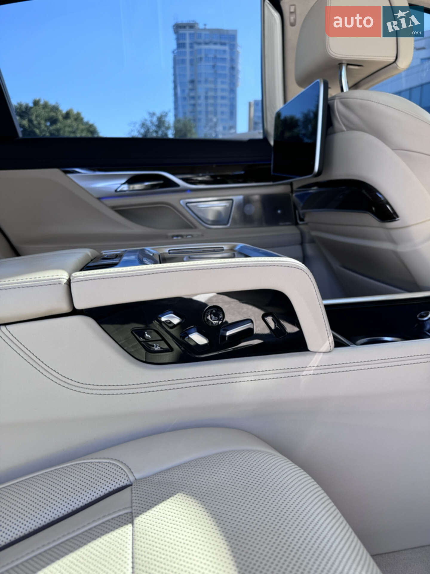 BMW 7 Series 2015 VIN WBA7F2C53GG416932 фото оголошення 5 з 45