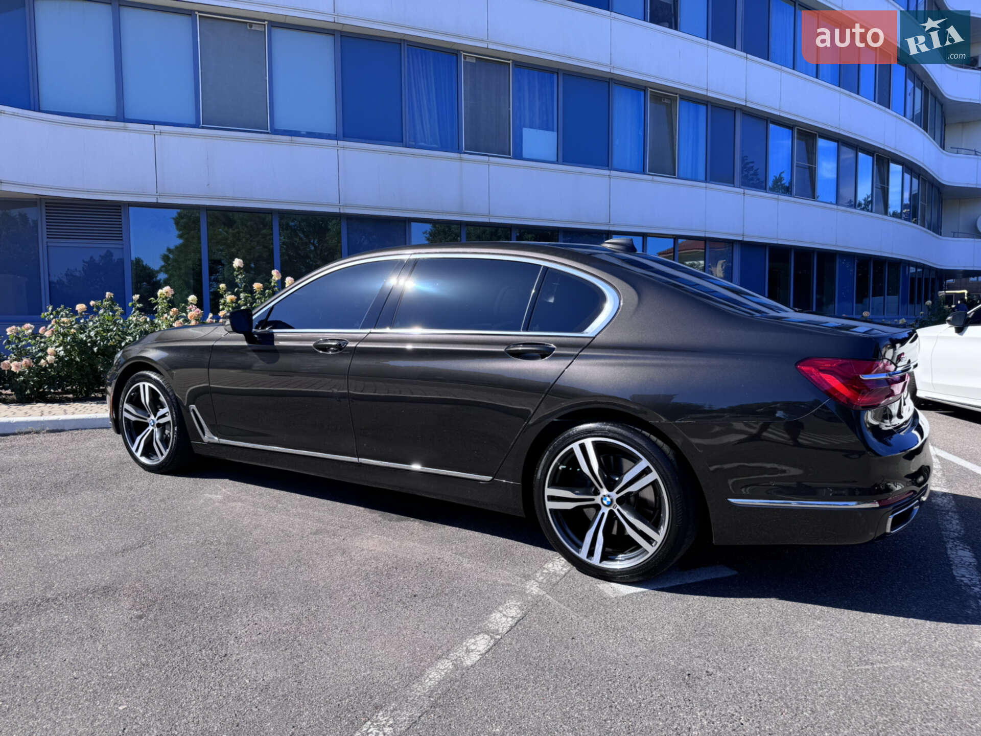 BMW 7 Series 2015 VIN WBA7F2C53GG416932 фото оголошення 10 з 45