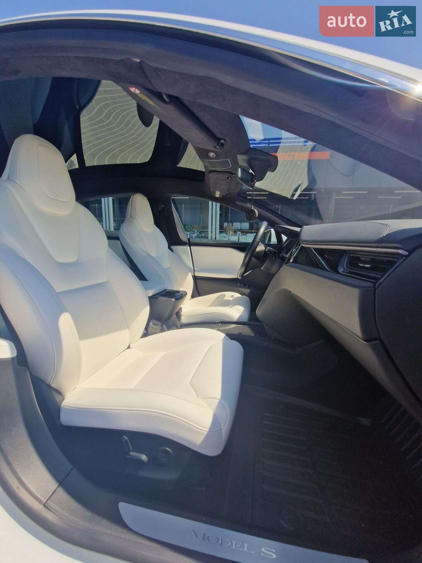 Tesla Model S 2019 VIN 5YJSA1E26KF312785 фото оголошення 4 з 27