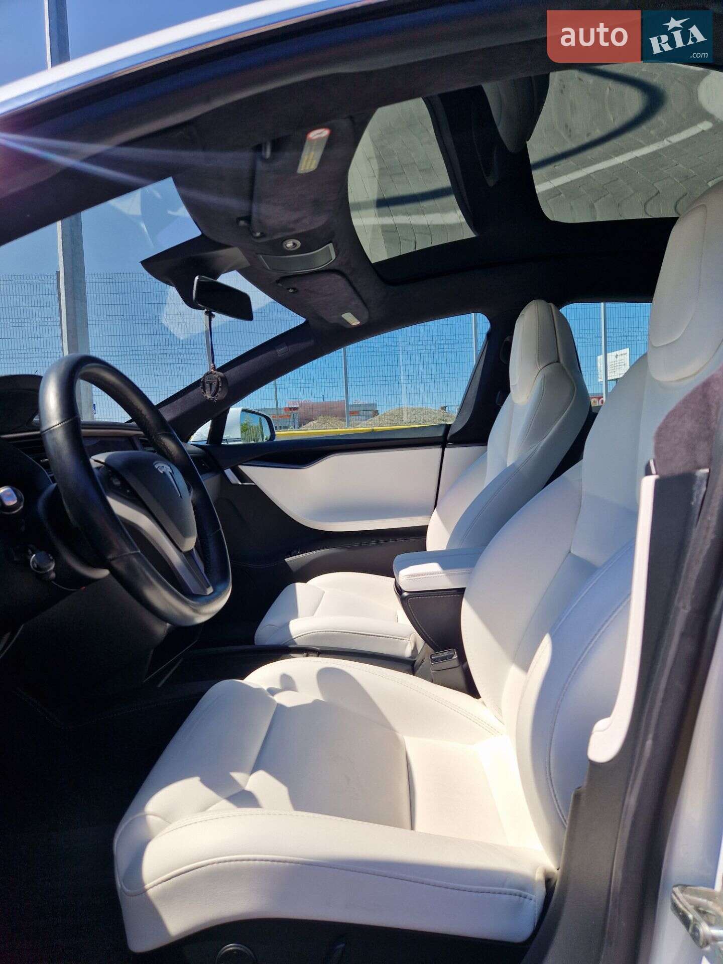 Tesla Model S 2019 VIN 5YJSA1E26KF312785 фото оголошення 9 з 27