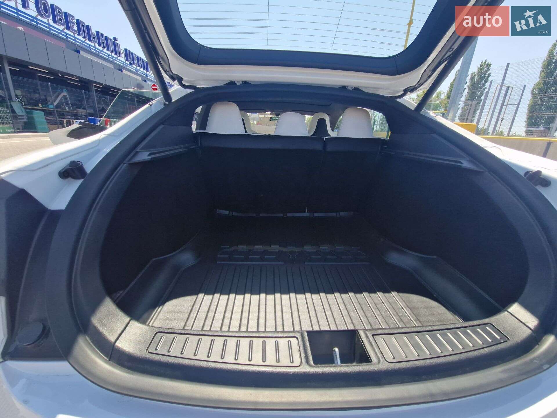 Tesla Model S 2019 VIN 5YJSA1E26KF312785 фото оголошення 17 з 27