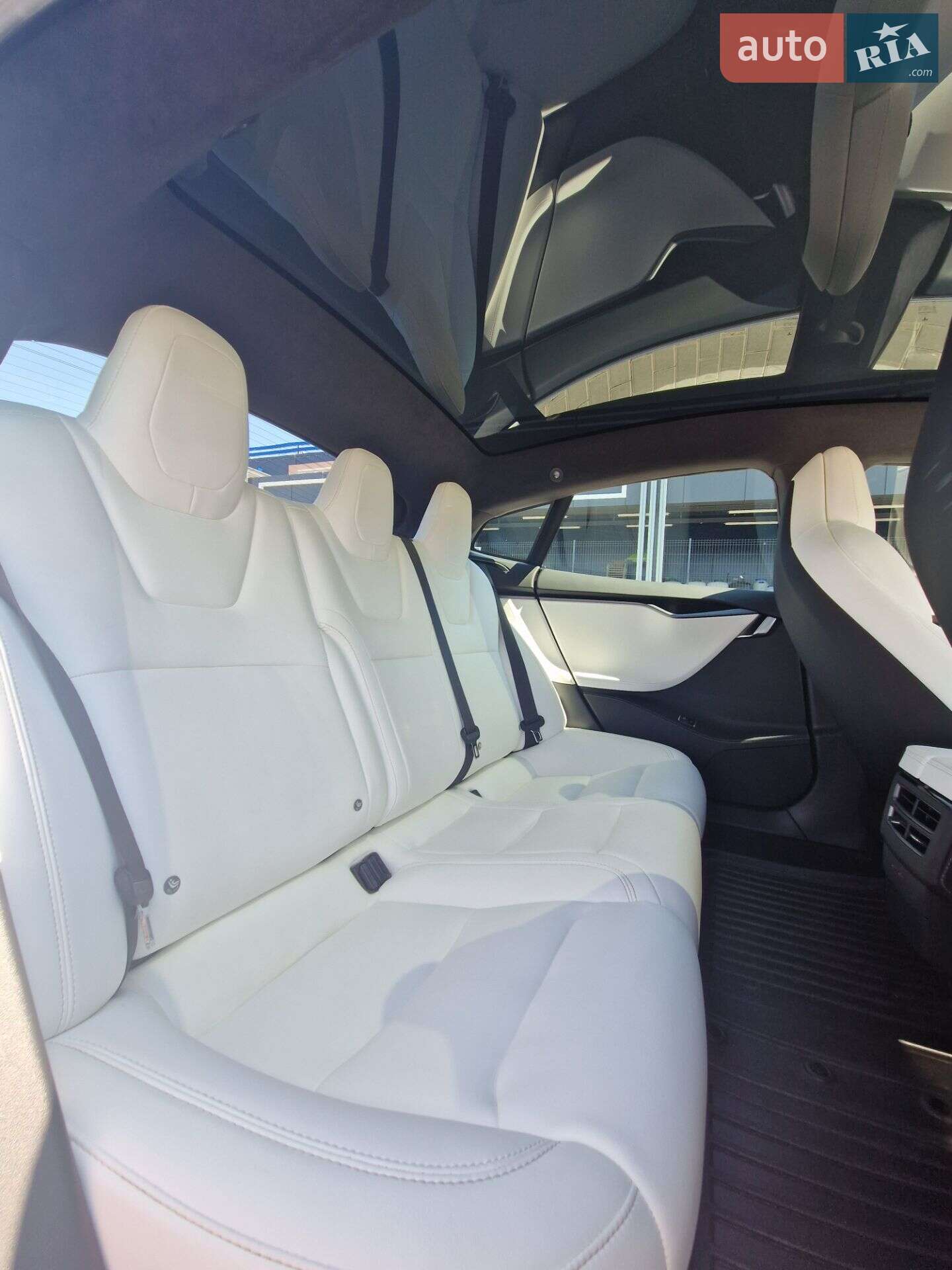 Tesla Model S 2019 VIN 5YJSA1E26KF312785 фото оголошення 18 з 27