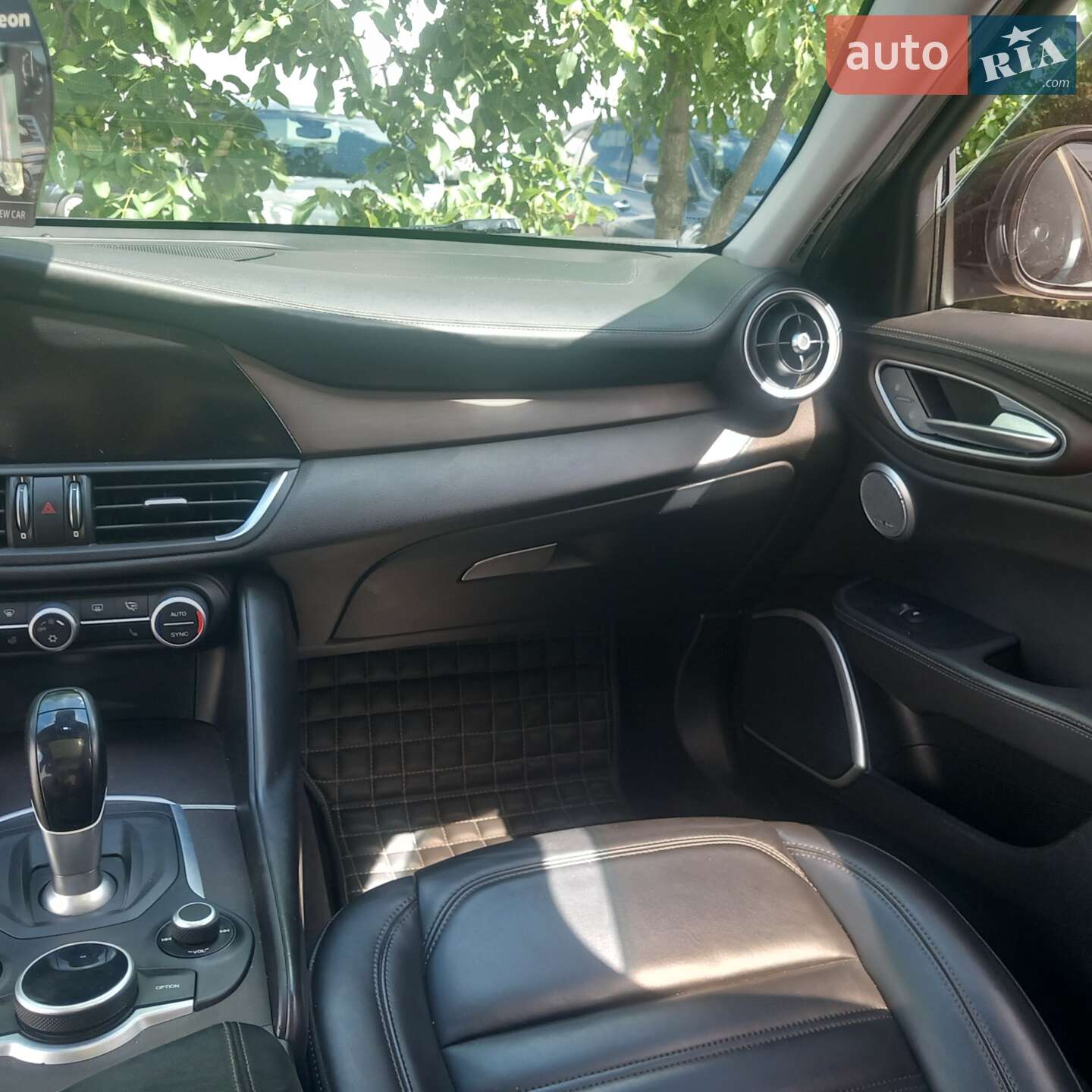Alfa Romeo Giulia 2017 VIN ZARFAECN5H7551089 фото оголошення 28 з 34