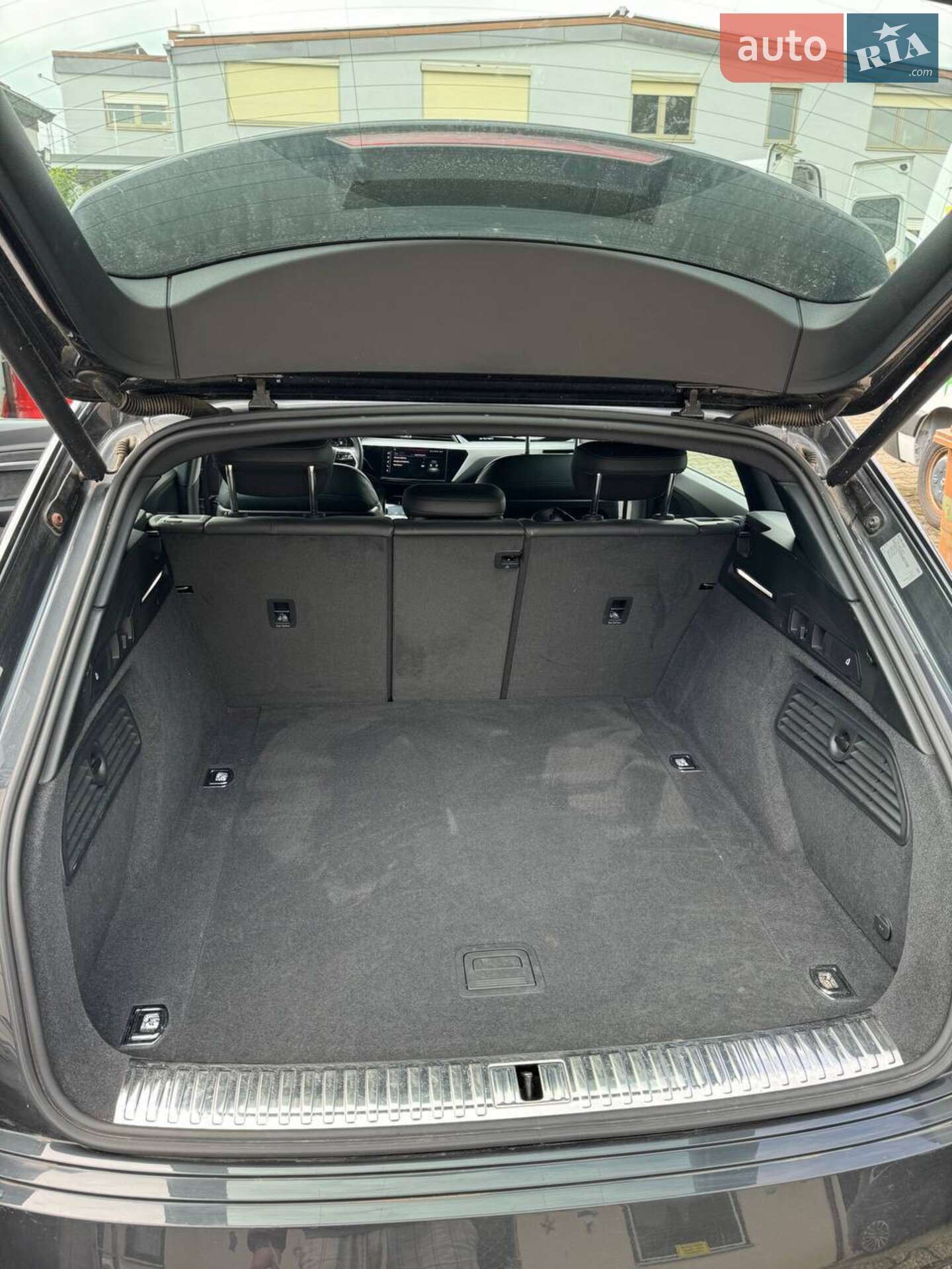 Audi e-tron 2019 VIN WAUZZZGE3LB017593 фото оголошення 18 з 27