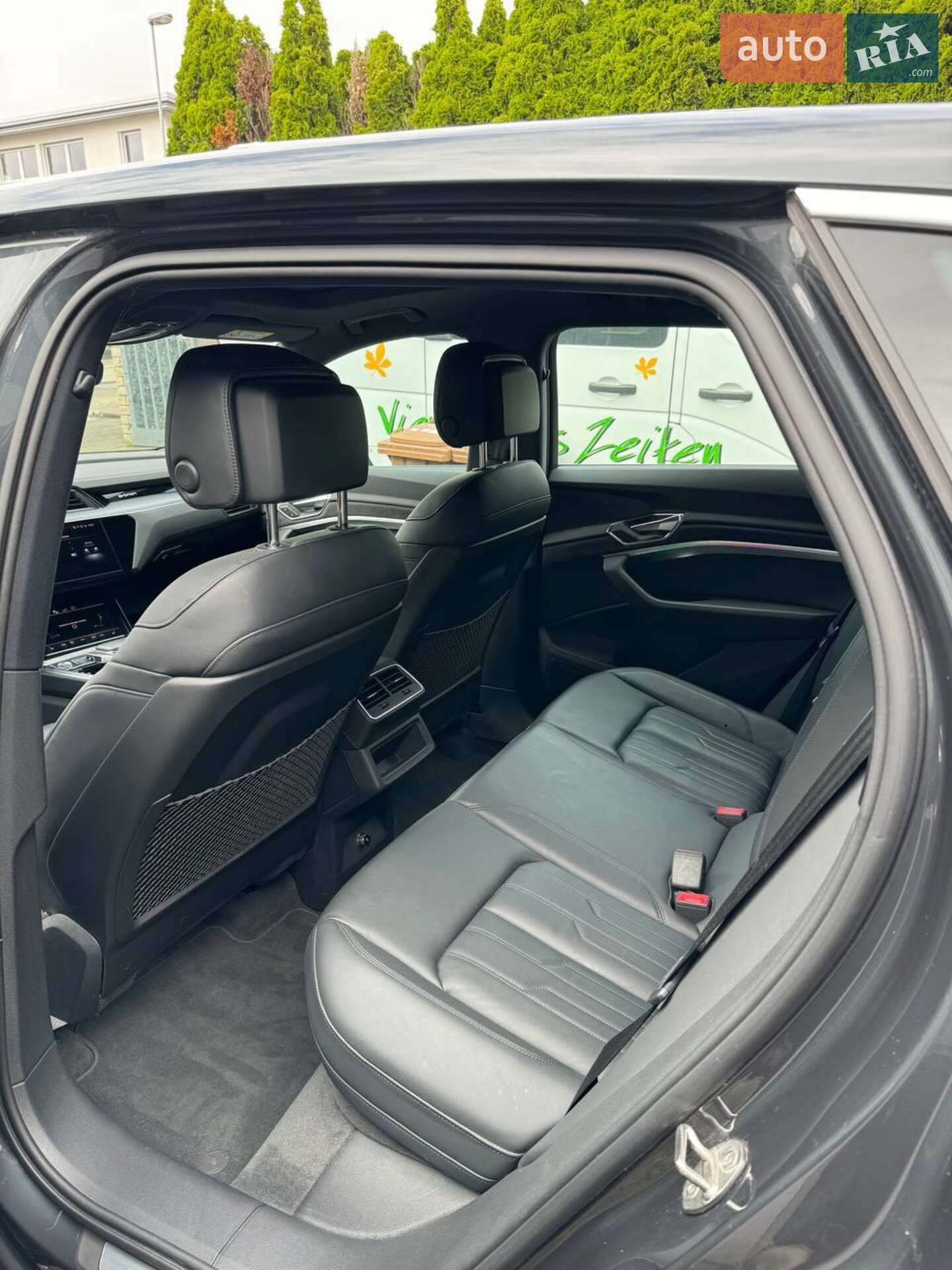 Audi e-tron 2019 VIN WAUZZZGE3LB017593 фото оголошення 14 з 27