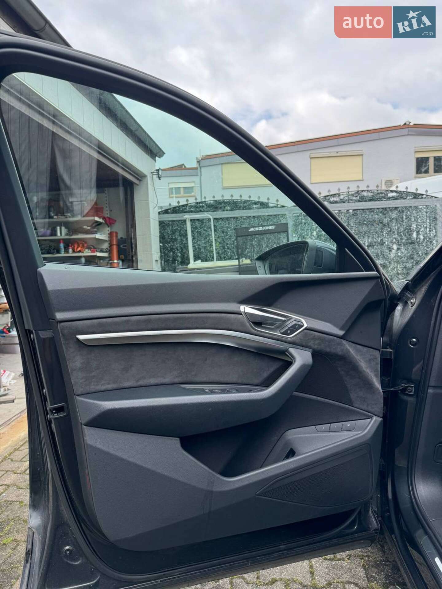 Audi e-tron 2019 VIN WAUZZZGE3LB017593 фото оголошення 23 з 27