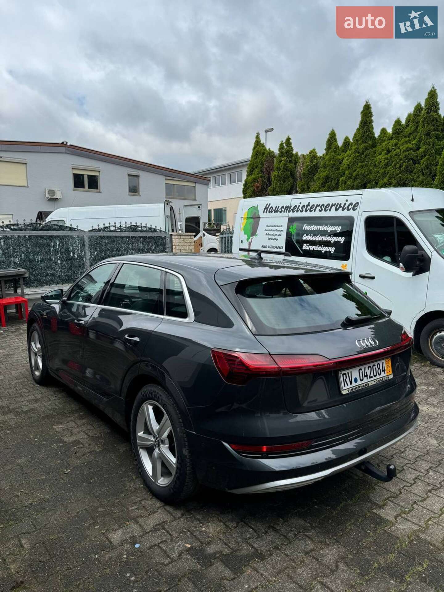 Audi e-tron 2019 VIN WAUZZZGE3LB017593 фото оголошення 9 з 27