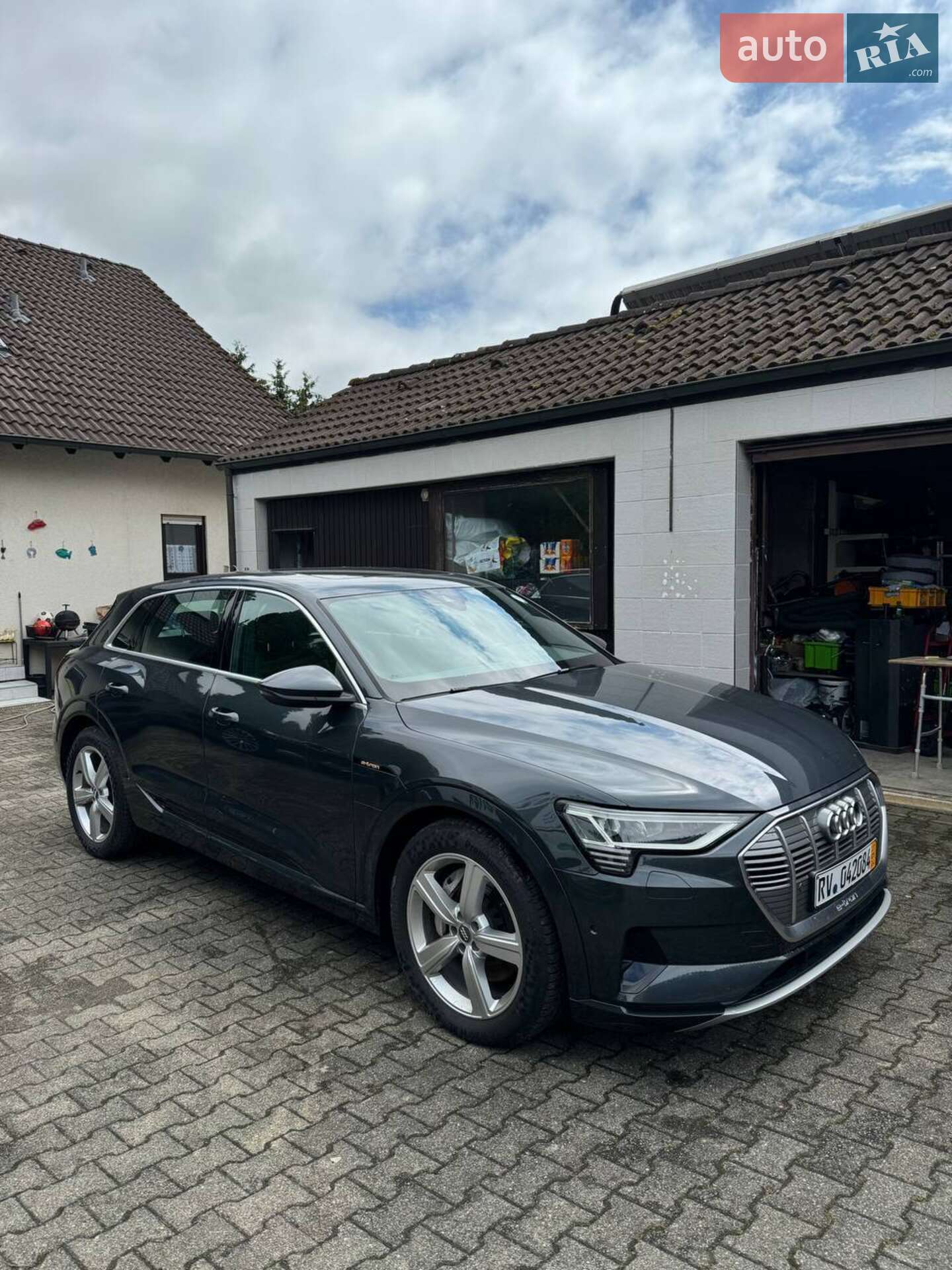 Audi e-tron 2019 VIN WAUZZZGE3LB017593 фото оголошення 8 з 27