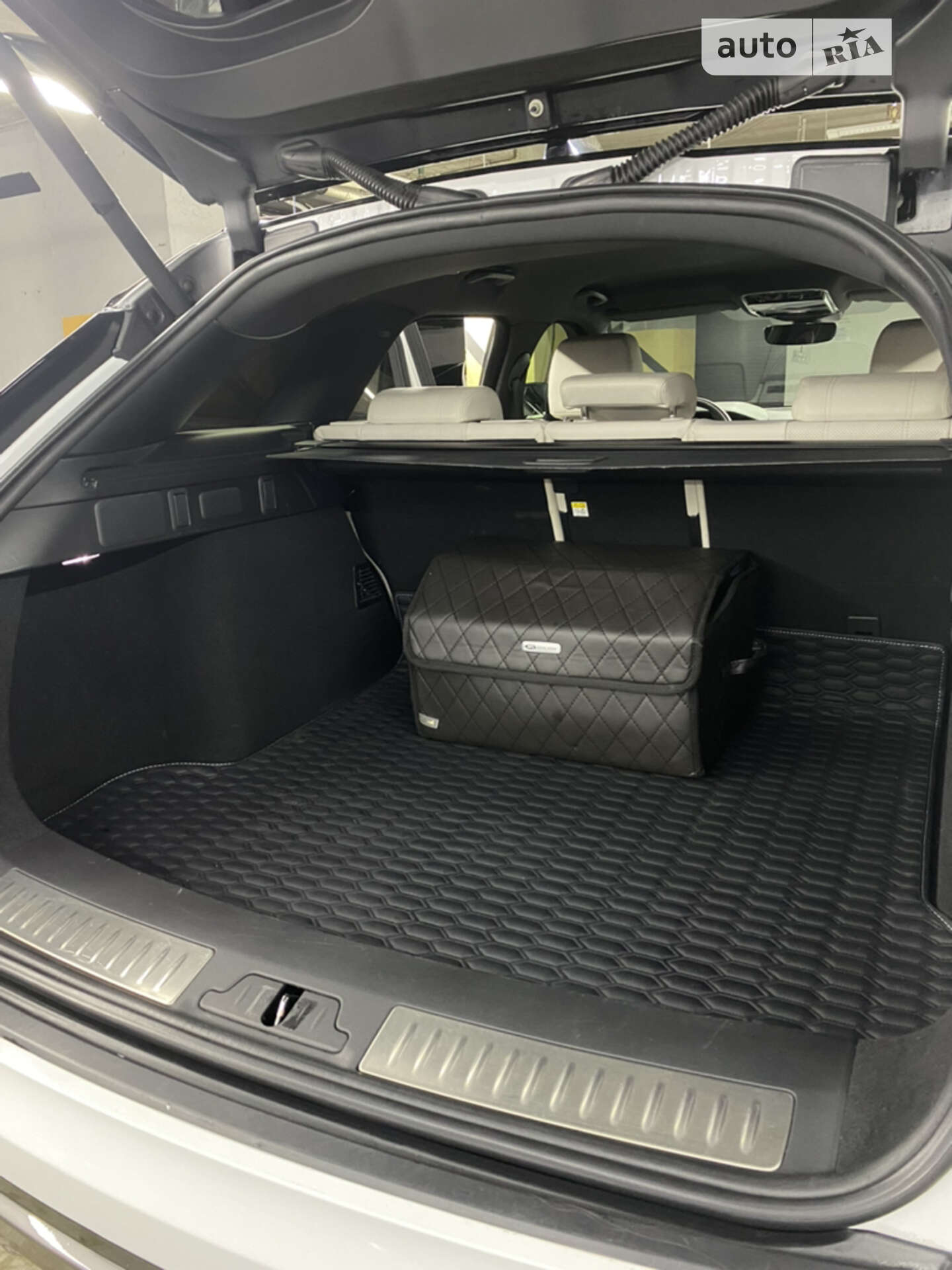 Land Rover Range Rover Velar 2019 VIN SALYA2BN5KA236802 фото оголошення 8 з 11