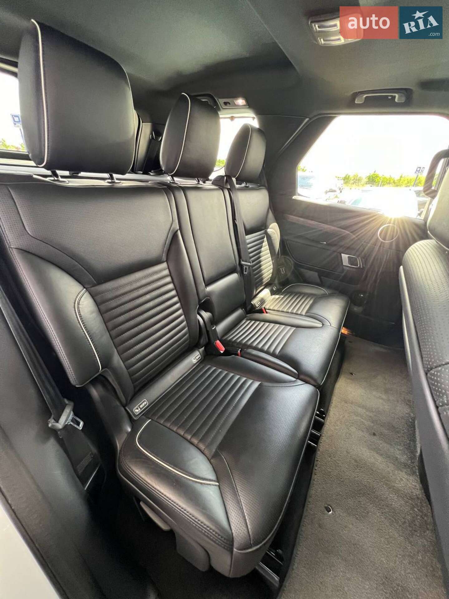 Land Rover Discovery 2019 VIN SALRA2BK3L2415605 фото оголошення 2 з 10