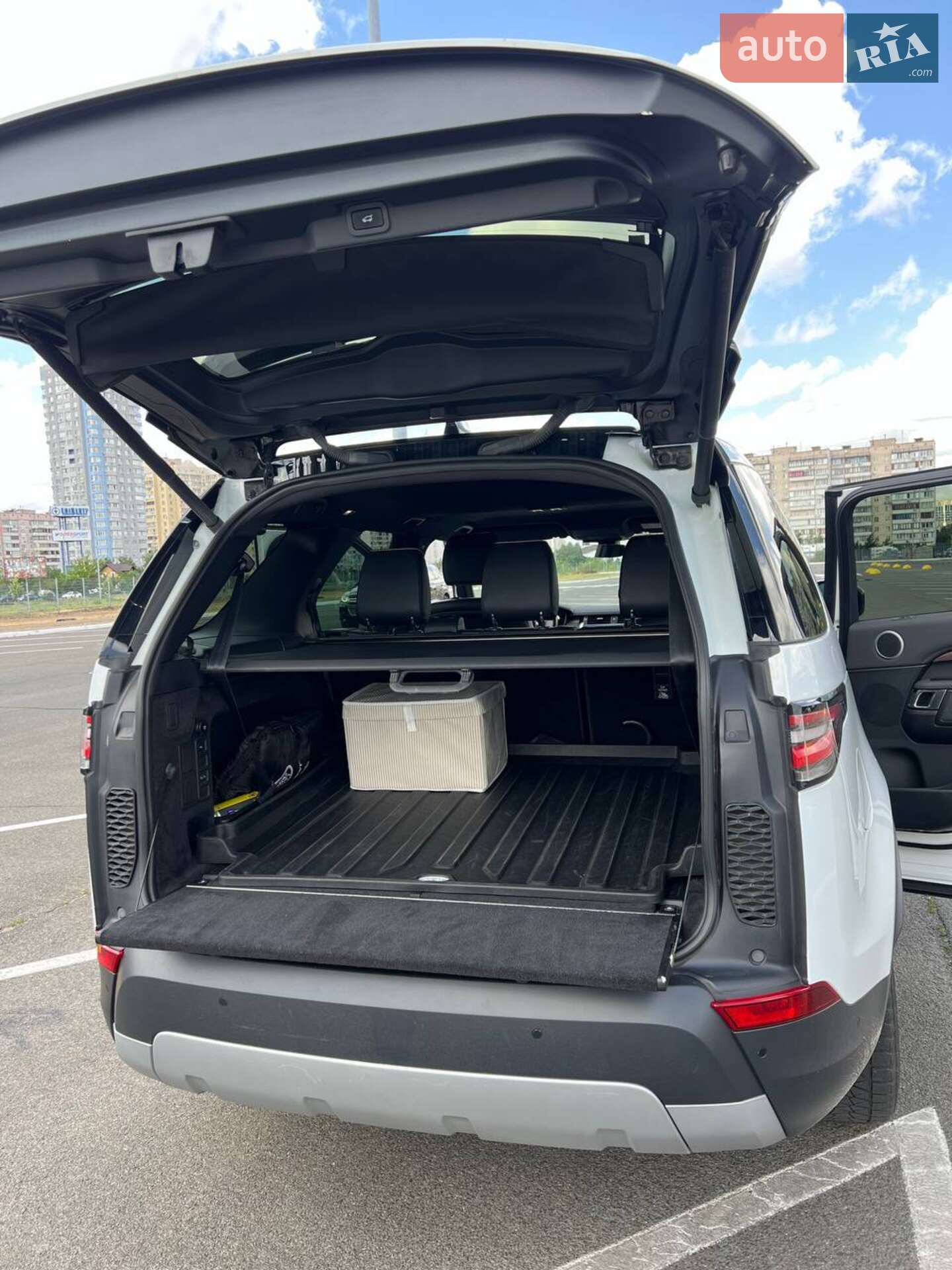 Land Rover Discovery 2019 VIN SALRA2BK3L2415605 фото оголошення 4 з 10
