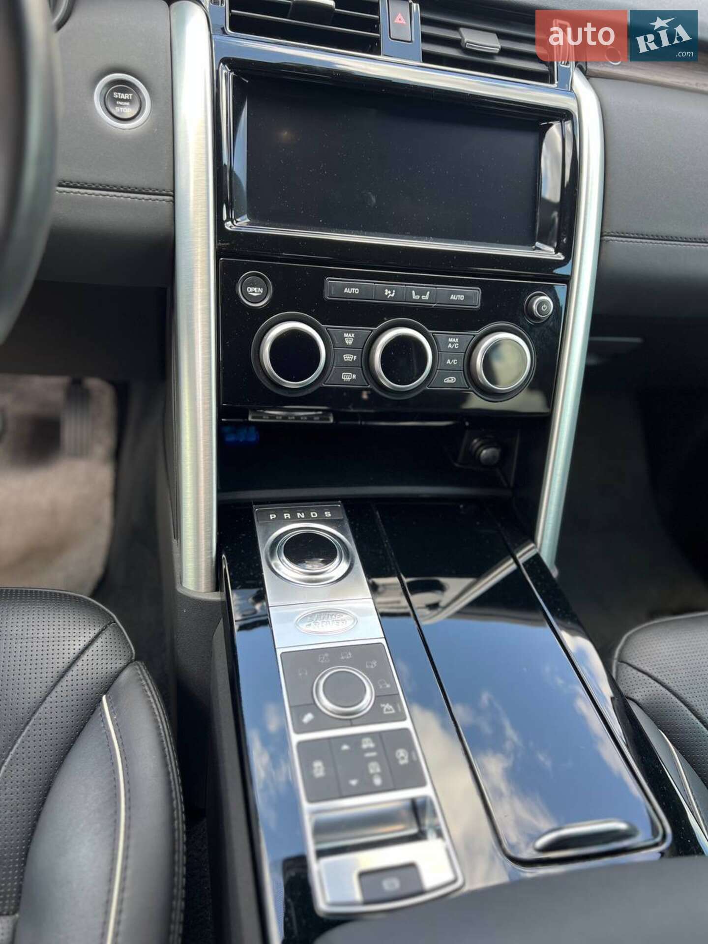 Land Rover Discovery 2019 VIN SALRA2BK3L2415605 фото оголошення 9 з 10