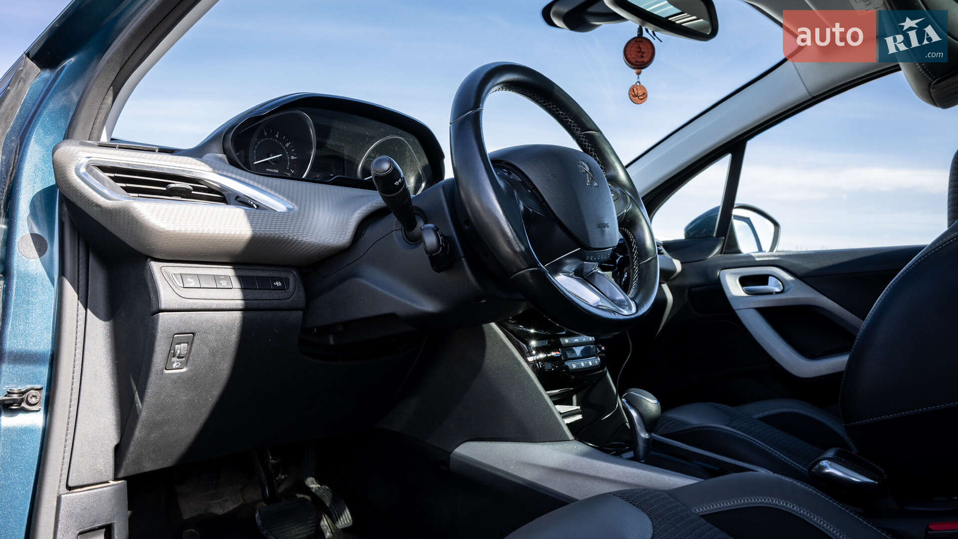 Peugeot 2008 2016 VIN VF3CUHNZTGY087811 фото оголошення 4 з 51