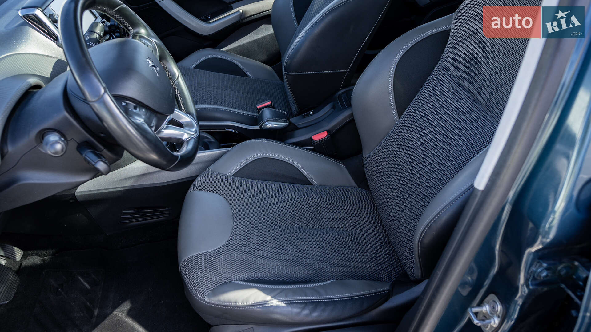 Peugeot 2008 2016 VIN VF3CUHNZTGY087811 фото оголошення 38 з 51