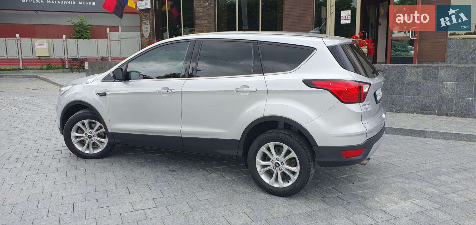 Ford Escape 2018 VIN 1FMCU9GD4KUA69697 фото оголошення 3 з 24