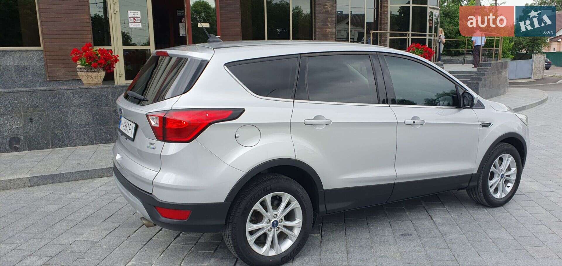 Ford Escape 2018 VIN 1FMCU9GD4KUA69697 фото оголошення 5 з 24