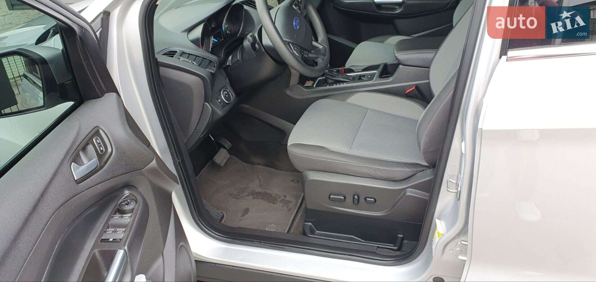 Ford Escape 2018 VIN 1FMCU9GD4KUA69697 фото оголошення 15 з 24