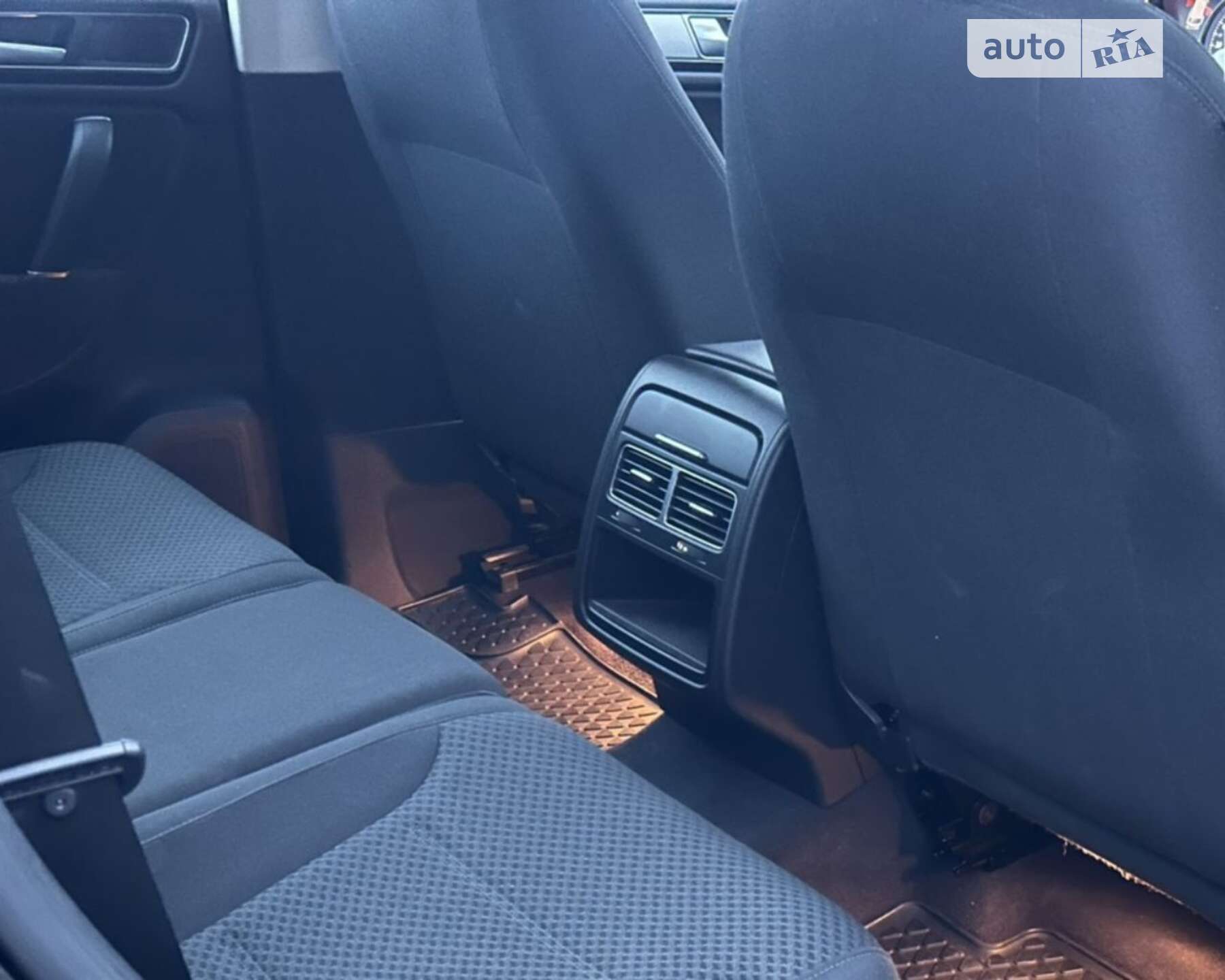 Volkswagen Touareg 2012 VIN WVGZZZ7PZCD047362 фото оголошення 8 з 11