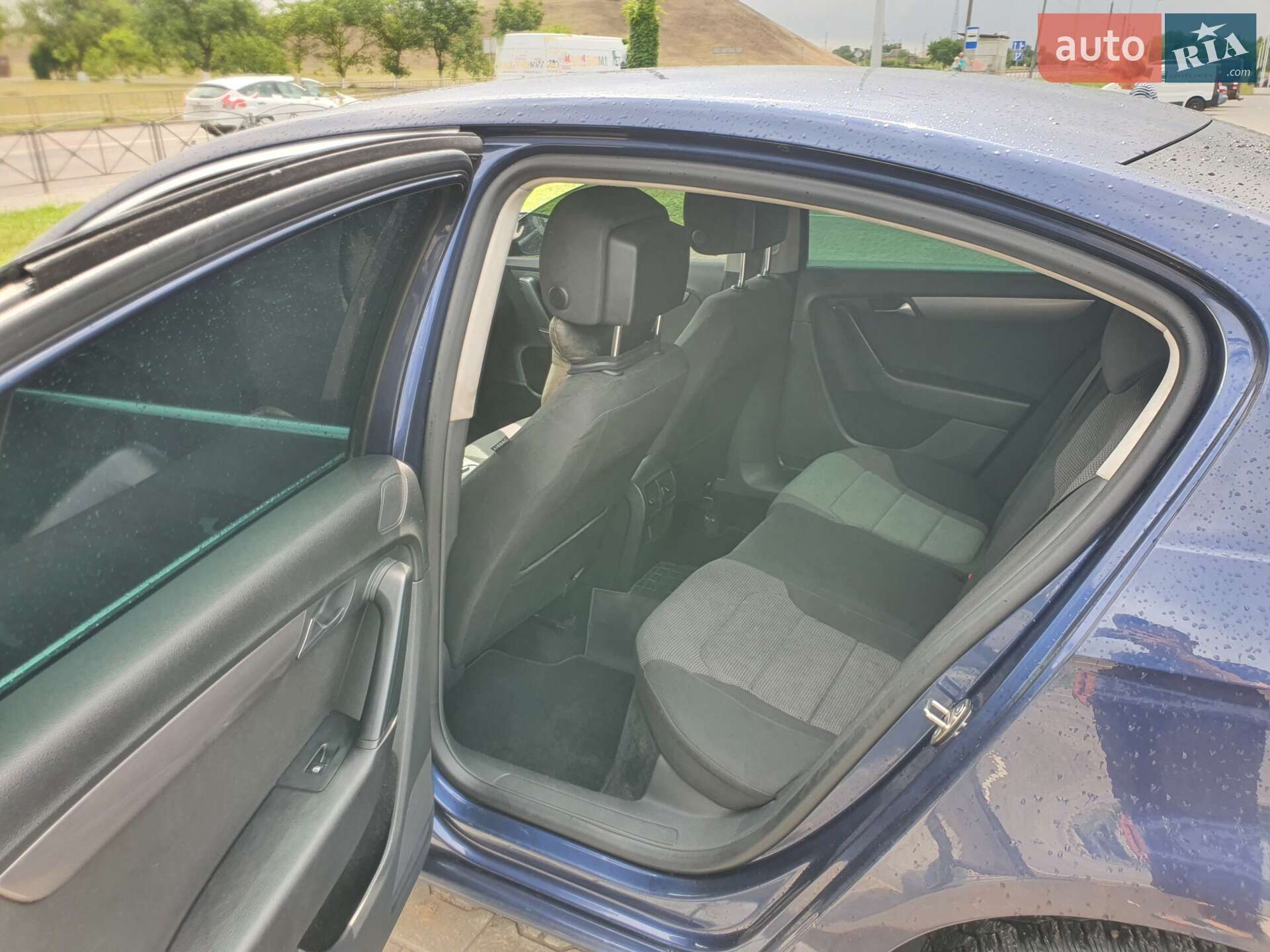 Volkswagen Passat 2011 VIN WVWZZZ3CZBP321820 фото оголошення 2 з 17