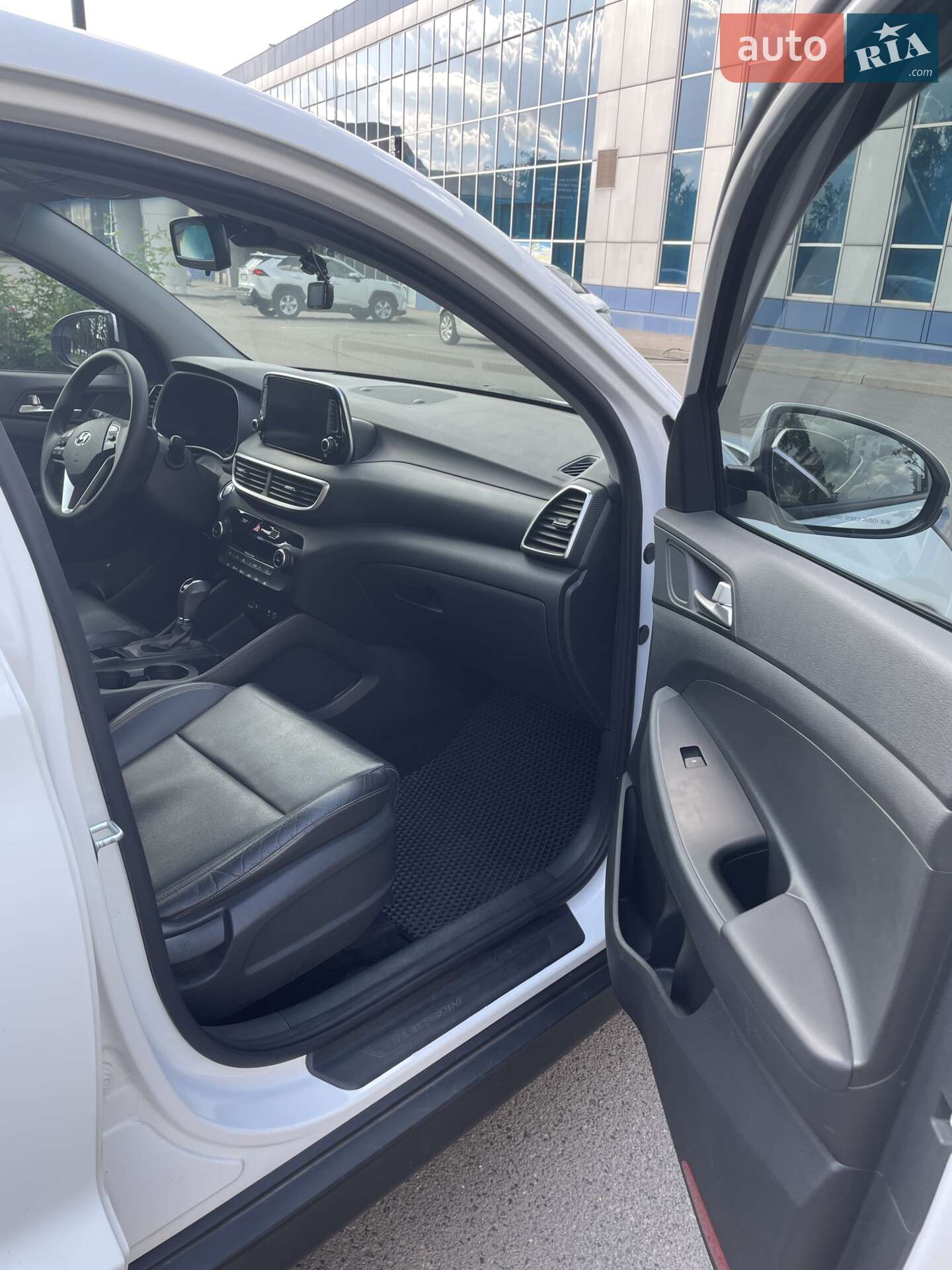 Hyundai Tucson 2019 VIN KMHJ281ADKU031775 фото оголошення 8 з 14