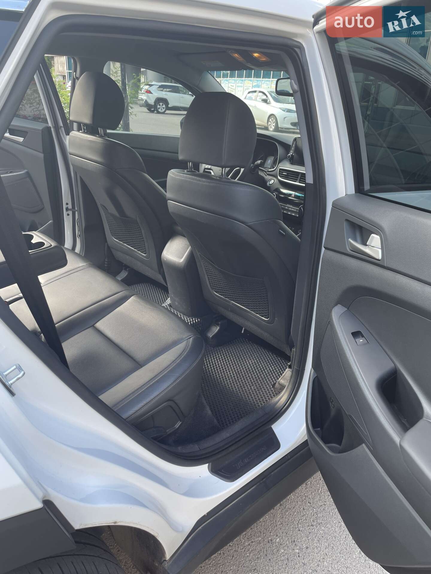Hyundai Tucson 2019 VIN KMHJ281ADKU031775 фото оголошення 9 з 14