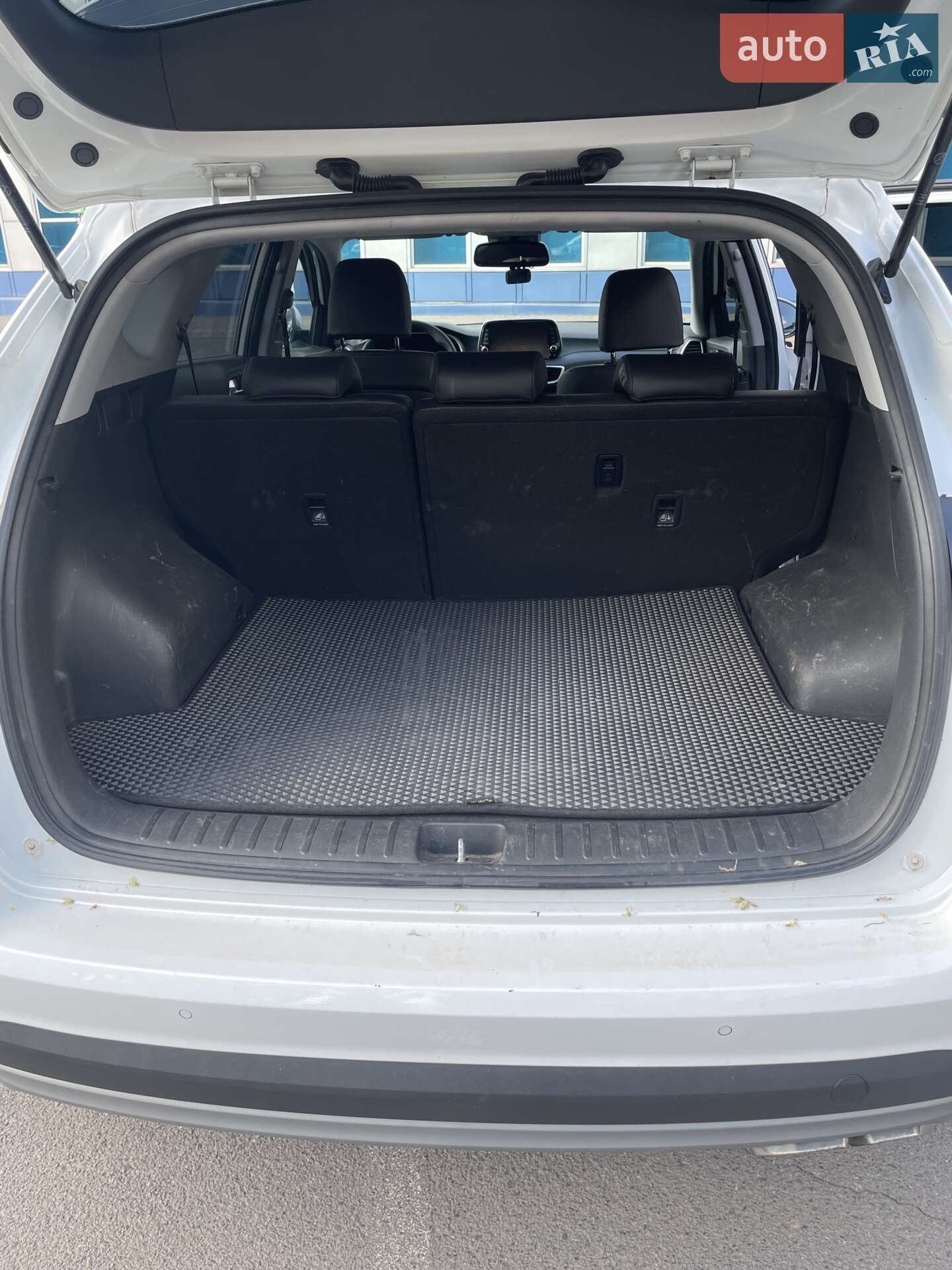 Hyundai Tucson 2019 VIN KMHJ281ADKU031775 фото оголошення 12 з 14