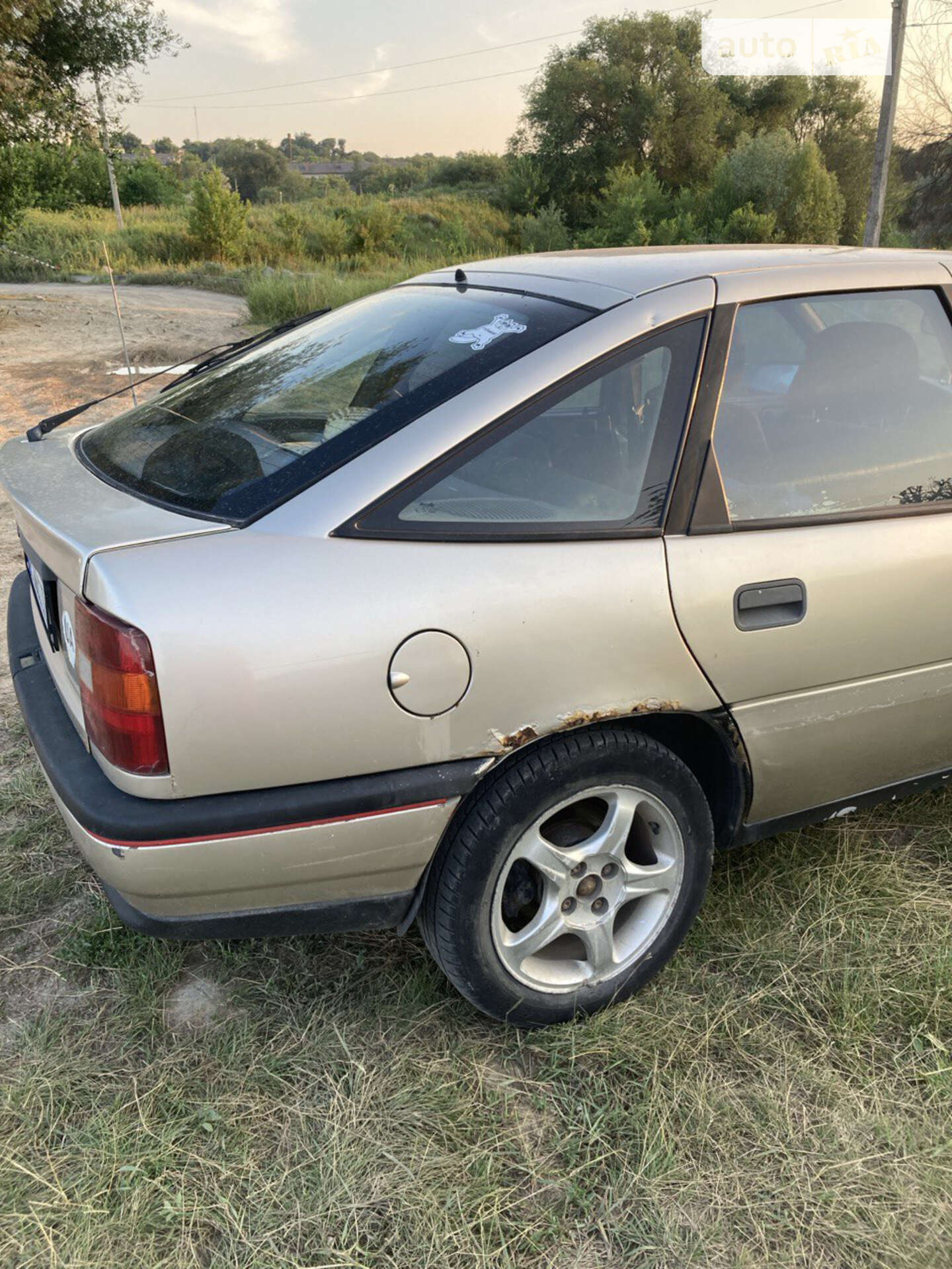 Opel Vectra 1990 VIN W0L000089L5349026 фото оголошення 2 з 8