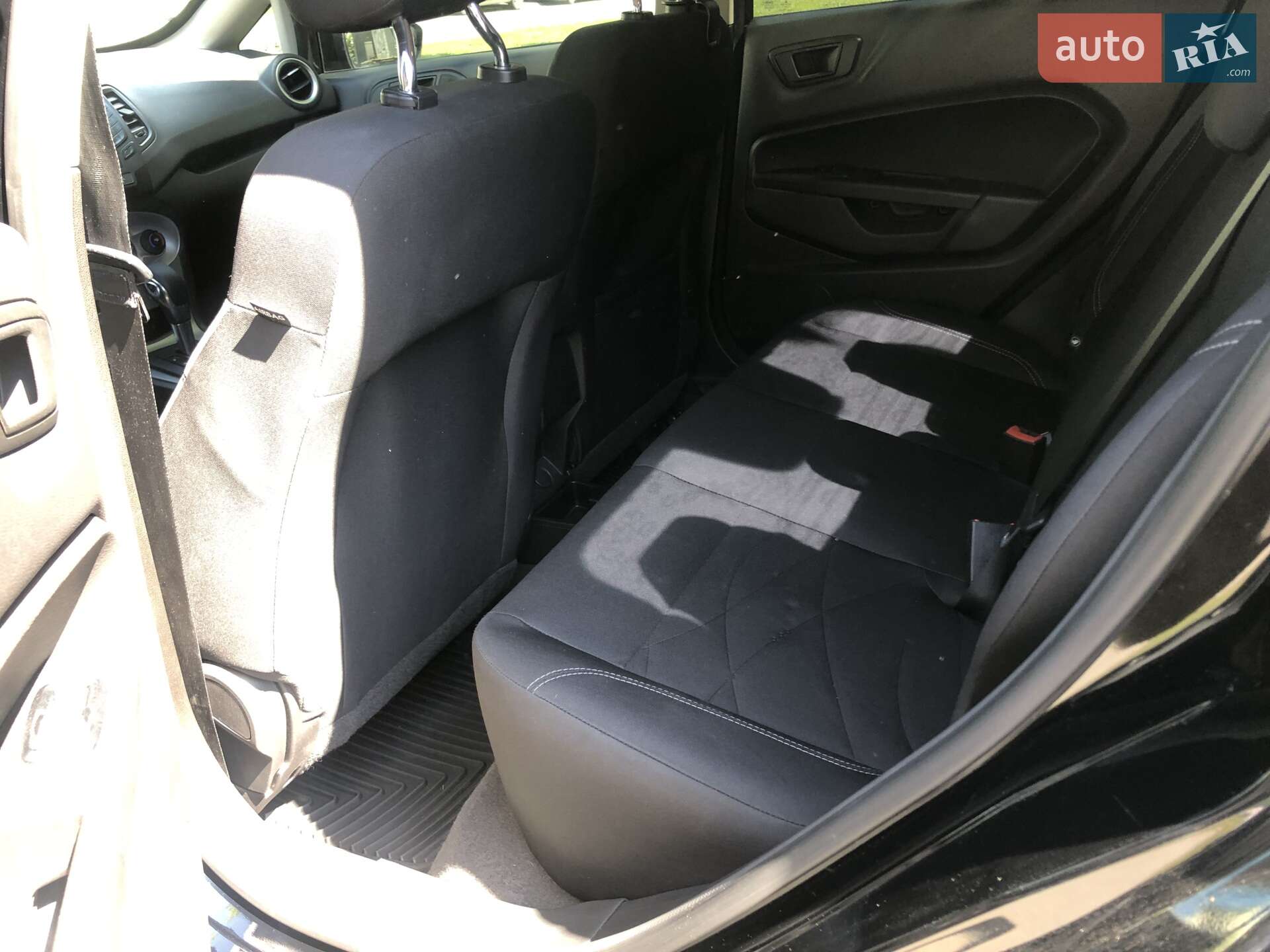 Ford Fiesta 2018 VIN 3FADP4BJXKM120260 фото оголошення 2 з 18