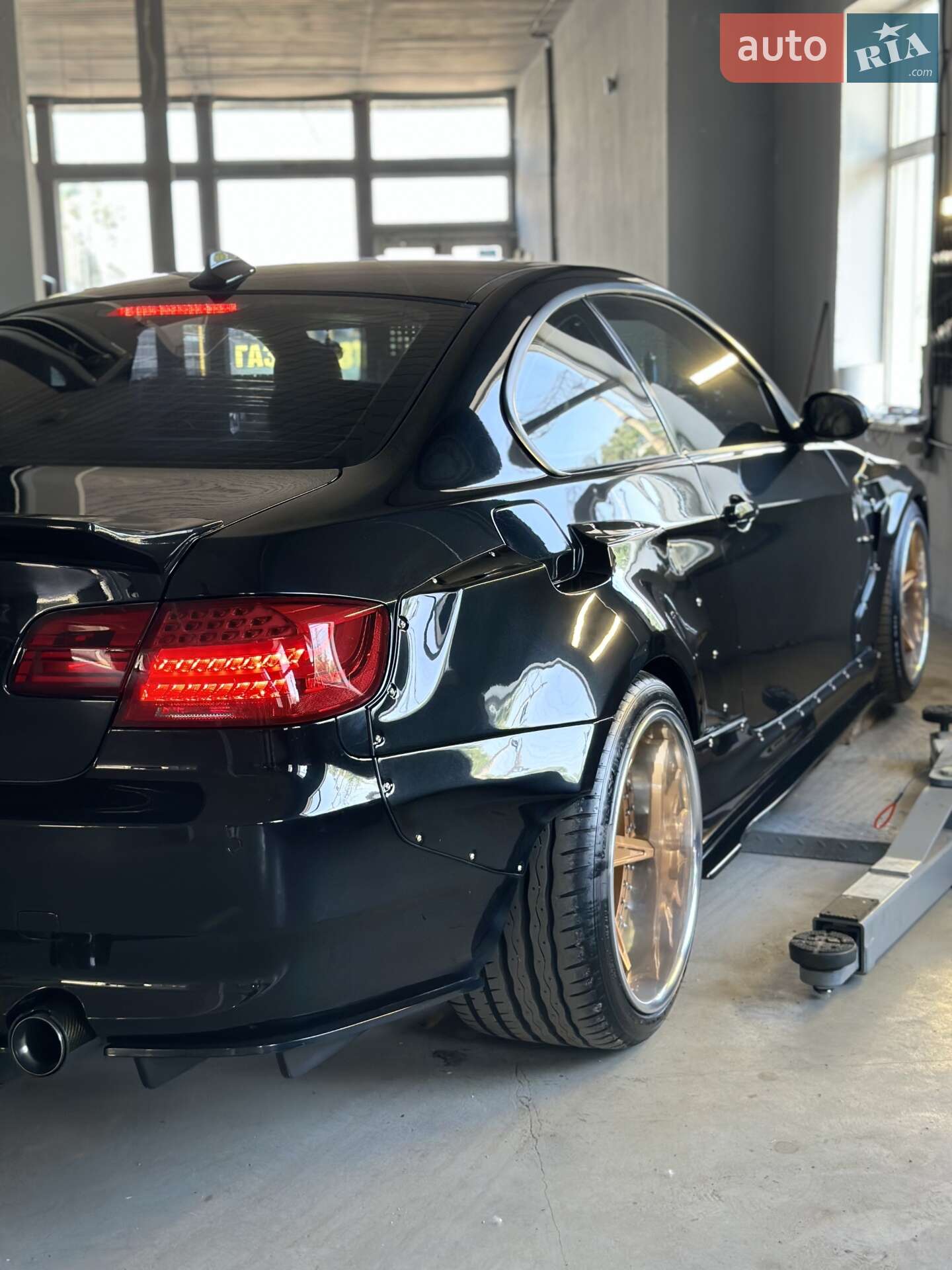 BMW 3 Series 2009 VIN WBAWD11000P358674 фото оголошення 12 з 26