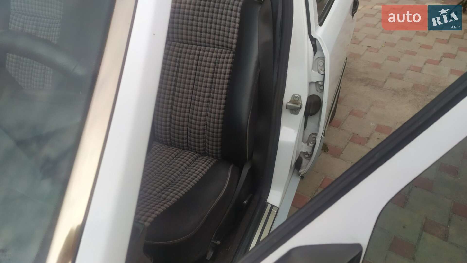 Mercedes-Benz E-Class 1992 VIN WDB1241301B664873 фото оголошення 2 з 23