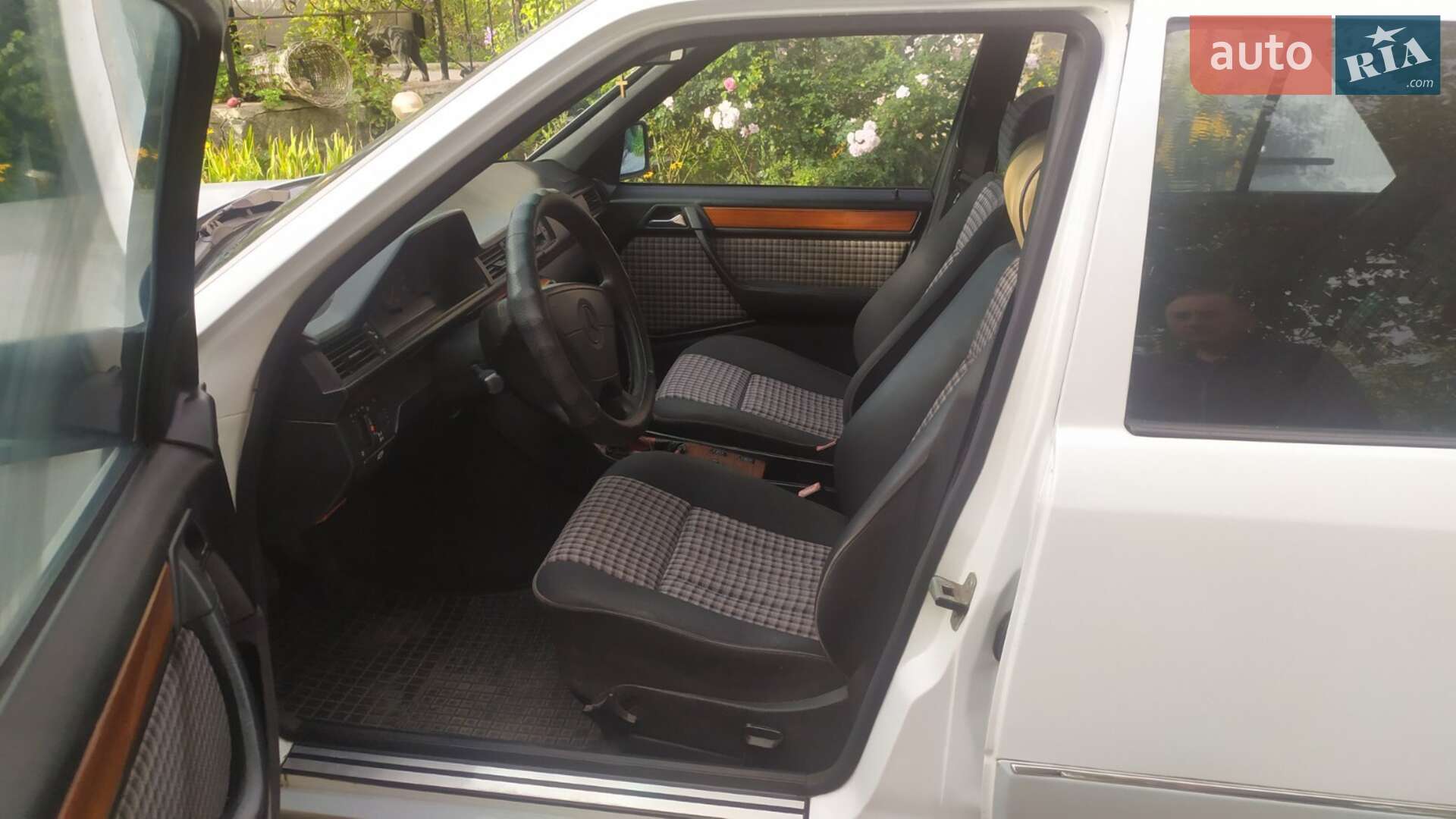 Mercedes-Benz E-Class 1992 VIN WDB1241301B664873 фото оголошення 4 з 23