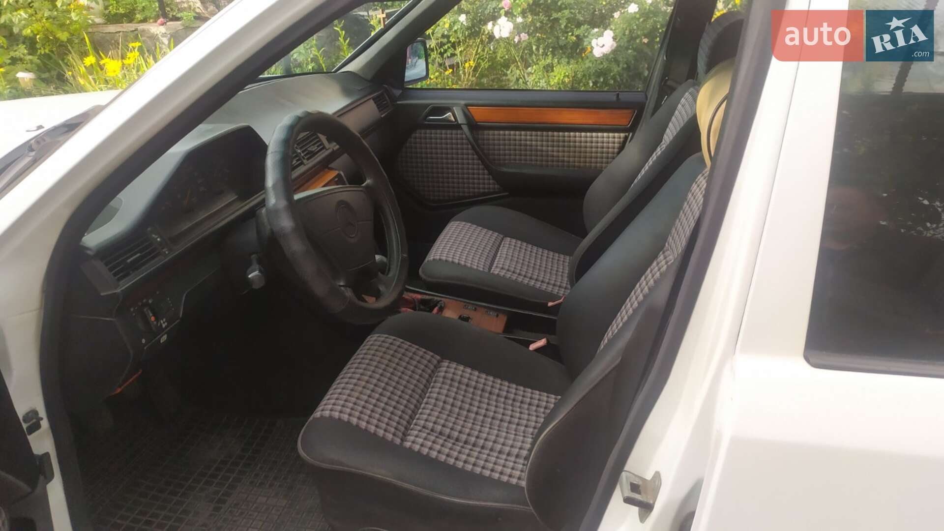Mercedes-Benz E-Class 1992 VIN WDB1241301B664873 фото оголошення 6 з 23