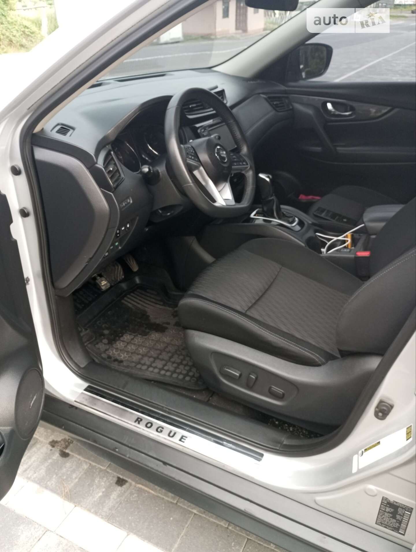 Nissan Rogue 2017 VIN KNMAT2MV5JP504436 фото оголошення 5 з 16