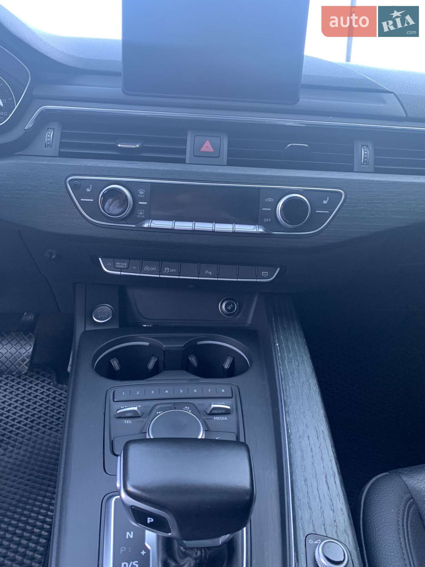 Audi A4 2016 VIN WAUANAF4XHN018880 фото оголошення 2 з 16
