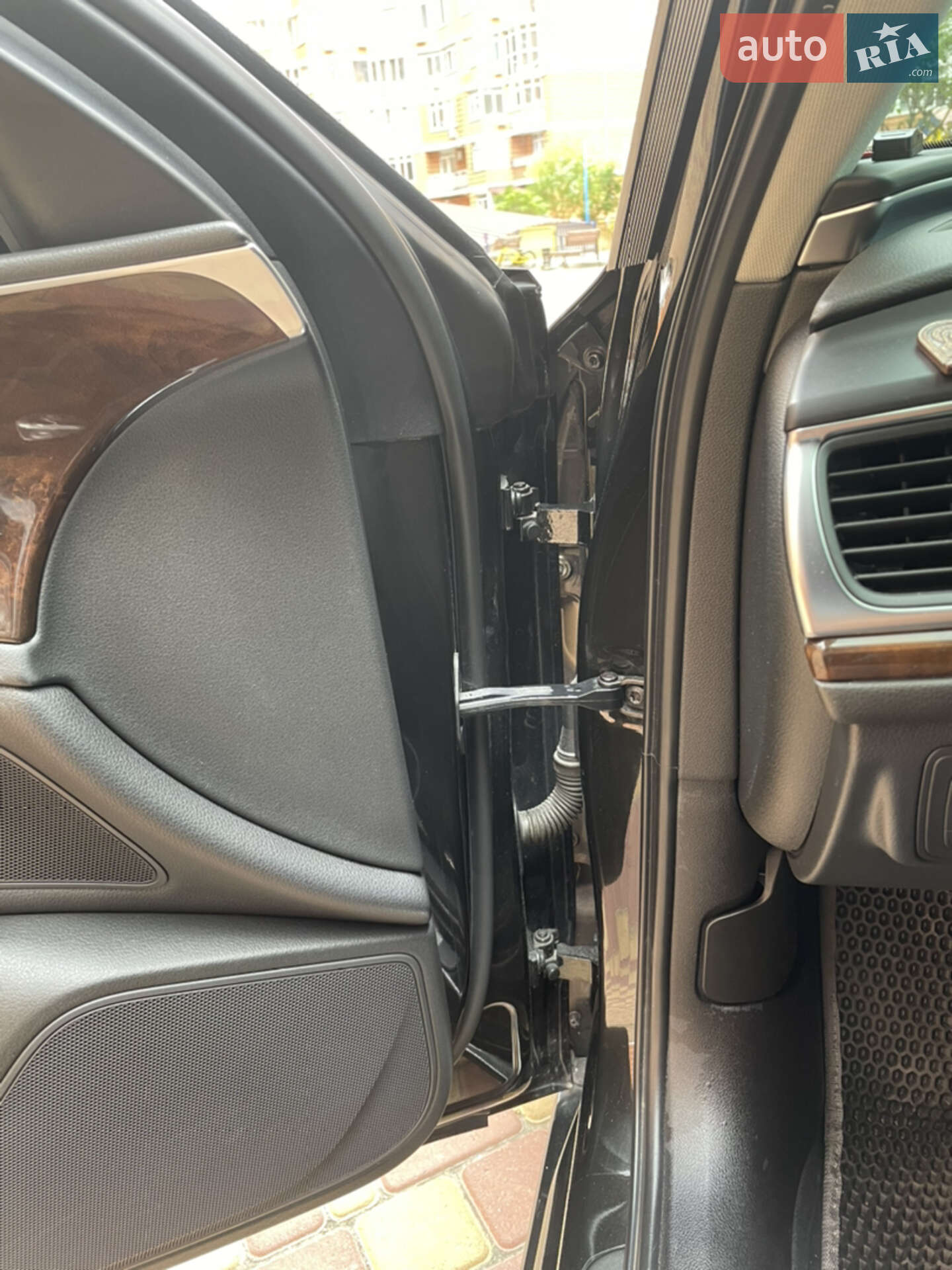 Audi A6 2011 VIN WAUZZZ4G8BN021352 фото оголошення 3 з 12