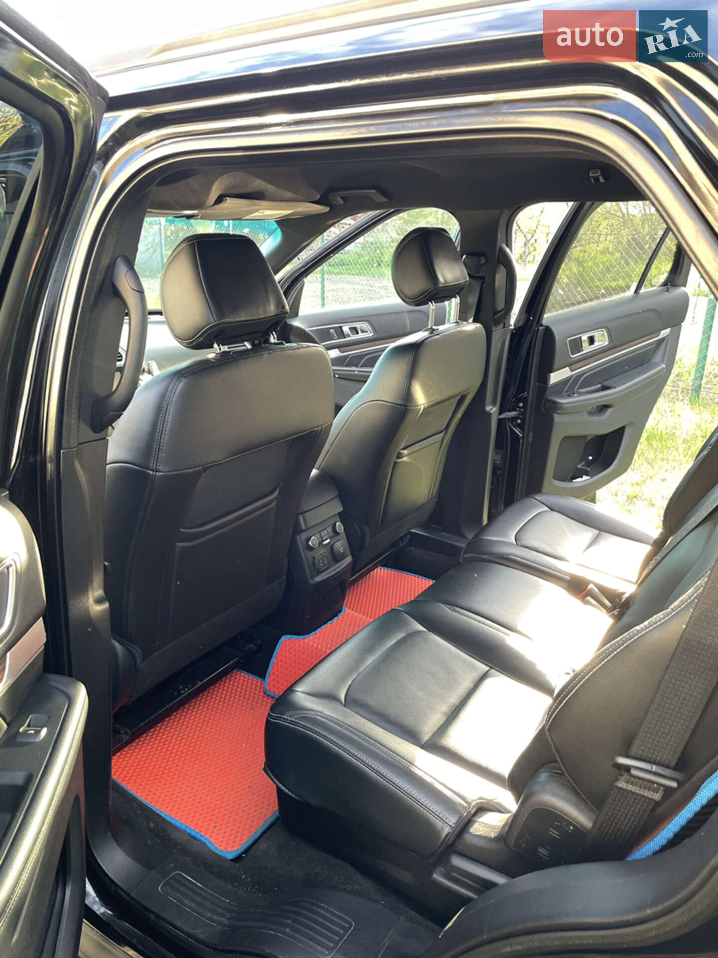 Ford Explorer 2016 VIN 1FM5K8F80GGC94105 фото оголошення 3 з 11