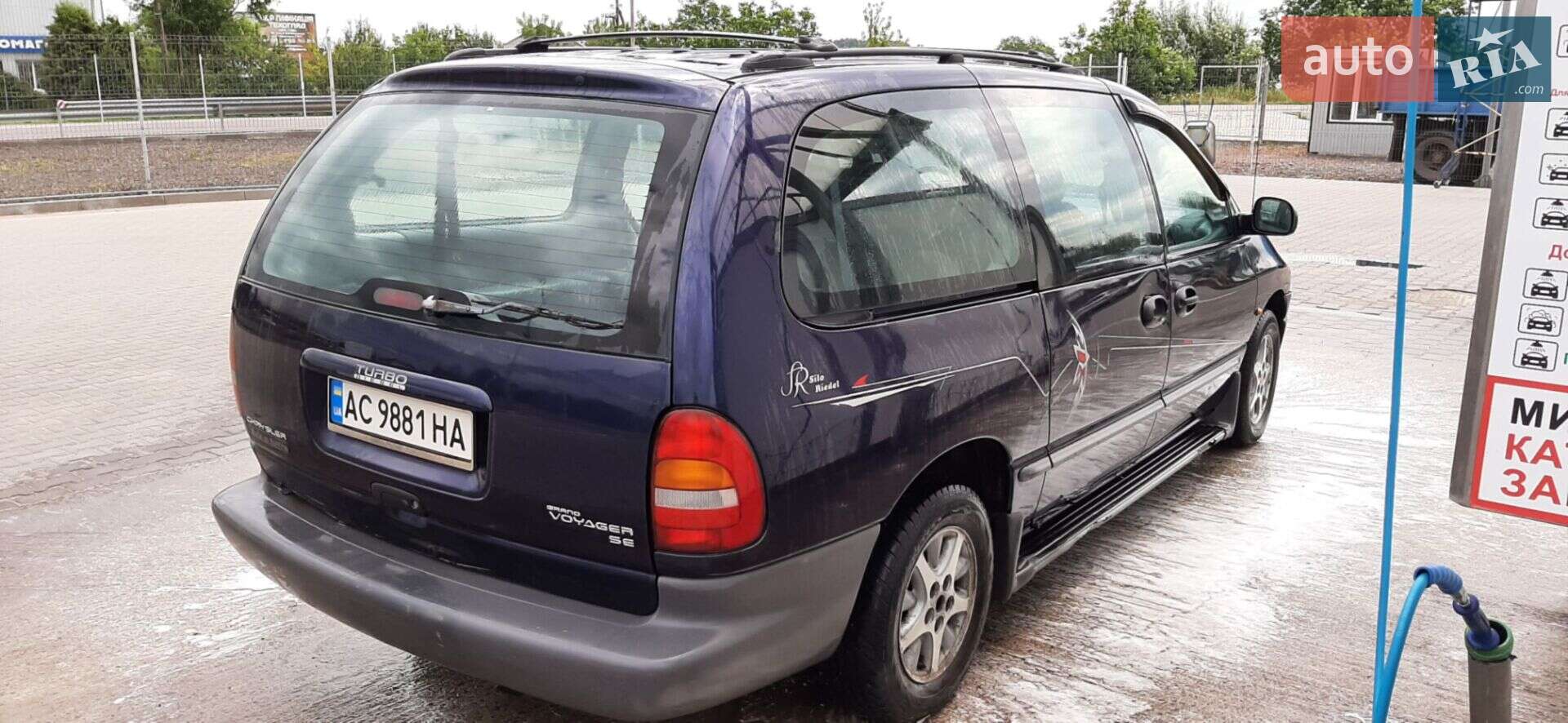 Chrysler Grand Voyager 1998 VIN 1C4GYN5MXWU550713 фото оголошення 2 з 29