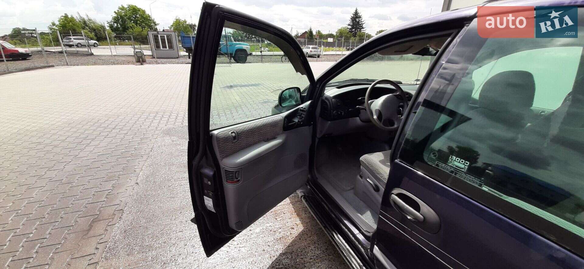 Chrysler Grand Voyager 1998 VIN 1C4GYN5MXWU550713 фото оголошення 11 з 29