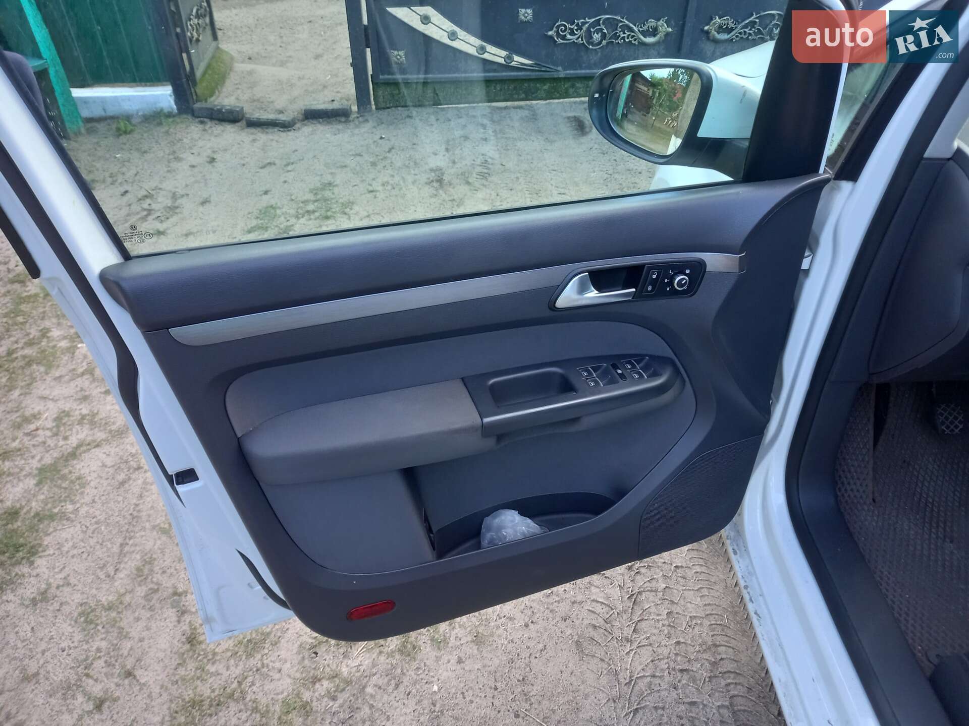 Volkswagen Touran 2011 VIN WVGZZZ1TZCW056686 фото оголошення 4 з 8