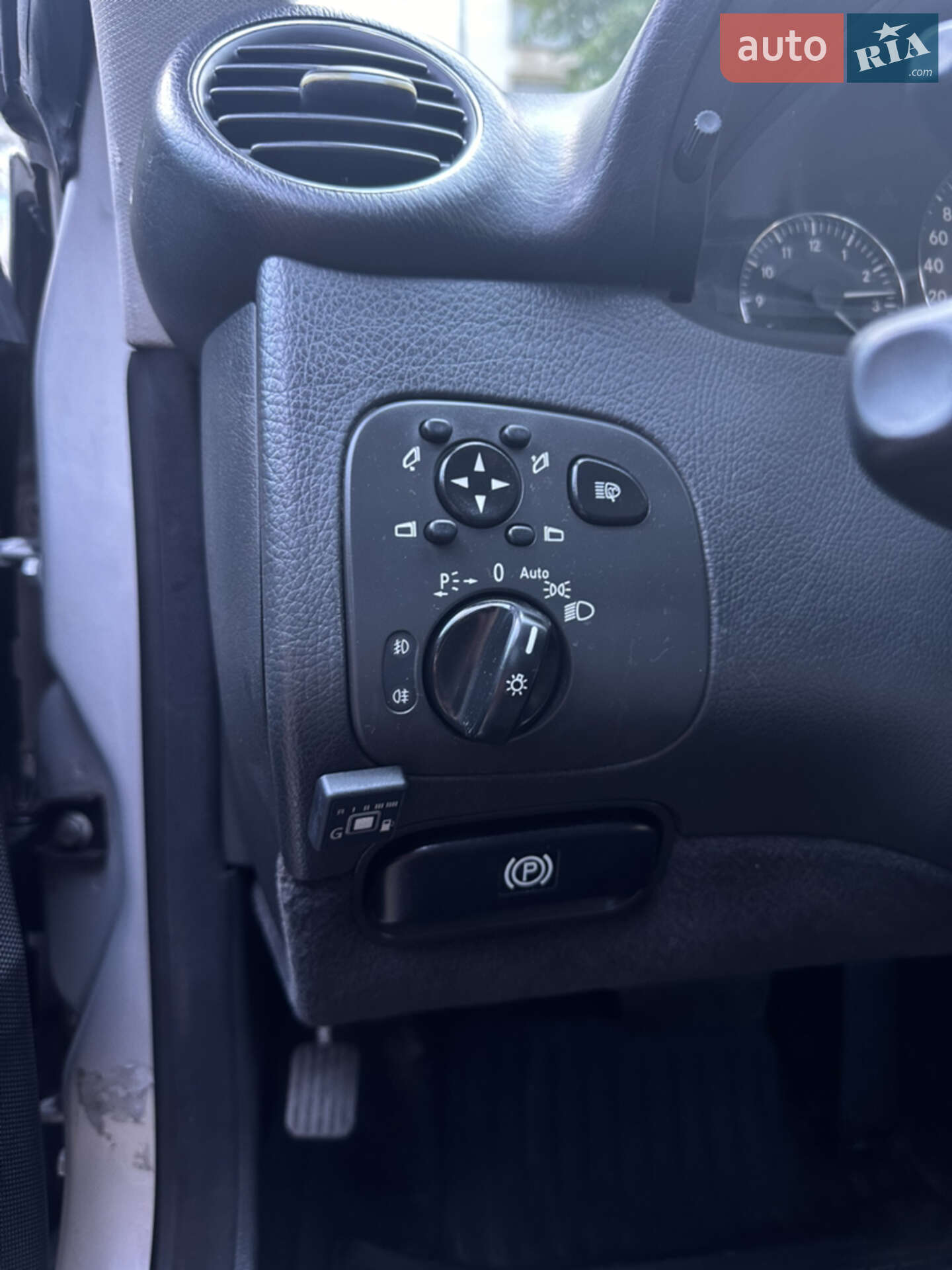 Mercedes-Benz CLK-Class 2002 VIN WDB2093651F020931 фото оголошення 37 з 51