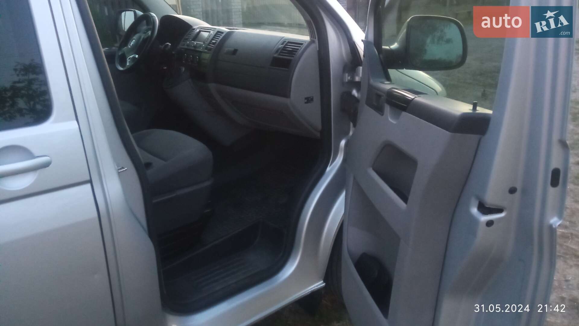 Volkswagen Caravelle 2013 VIN WV2ZZZ7HZDH100193 фото оголошення 2 з 15