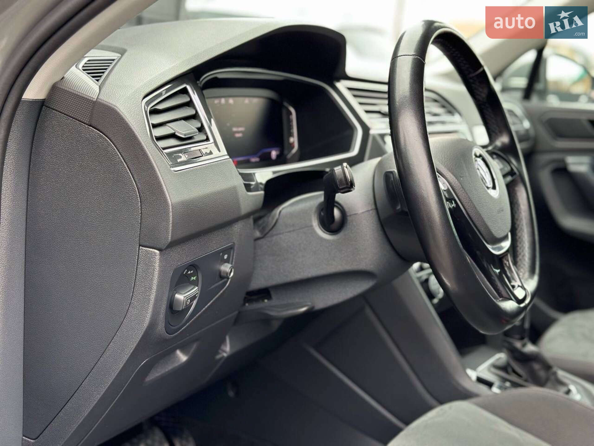 Volkswagen Tiguan 2020 VIN WVGZZZ5NZLW896630 фото оголошення 5 з 30