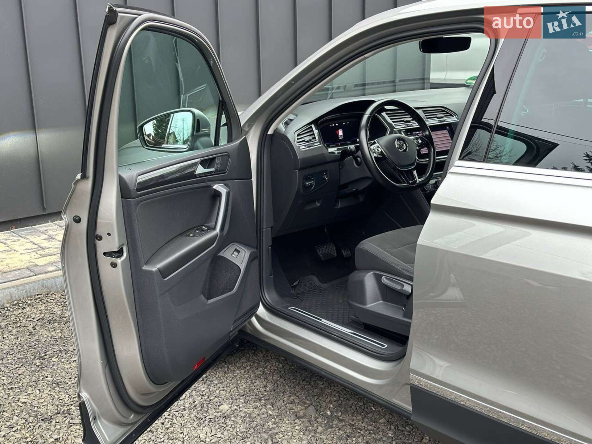 Volkswagen Tiguan 2020 VIN WVGZZZ5NZLW896630 фото оголошення 19 з 30